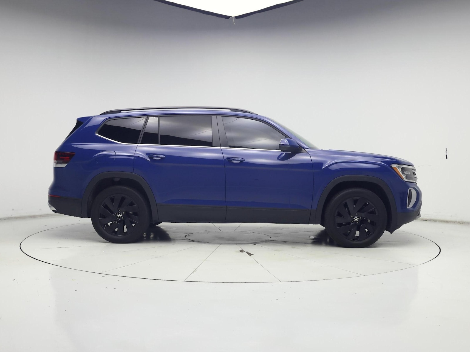 2025 Volkswagen Atlas SE w/Tech - Photo 8
