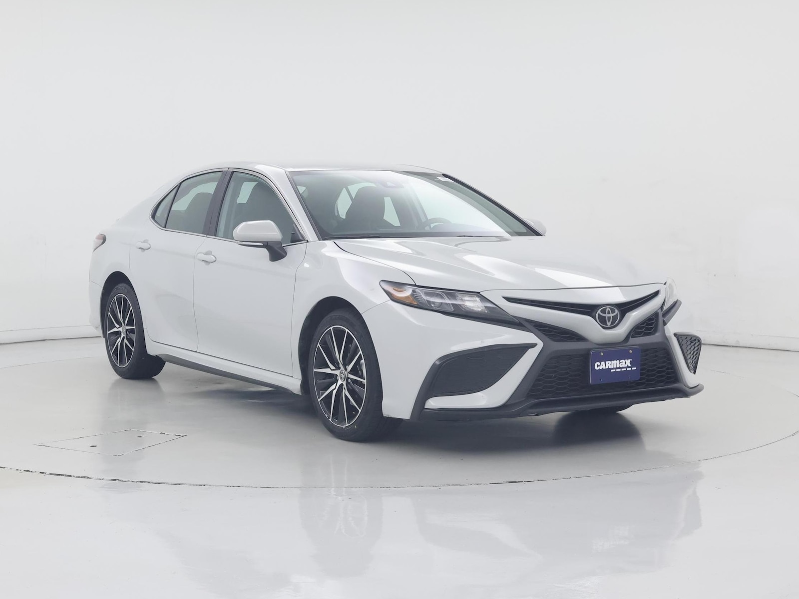2024 Toyota Camry SE - Photo 2