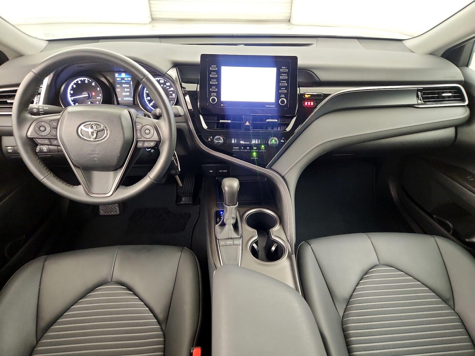 2024 Toyota Camry SE - Photo 10