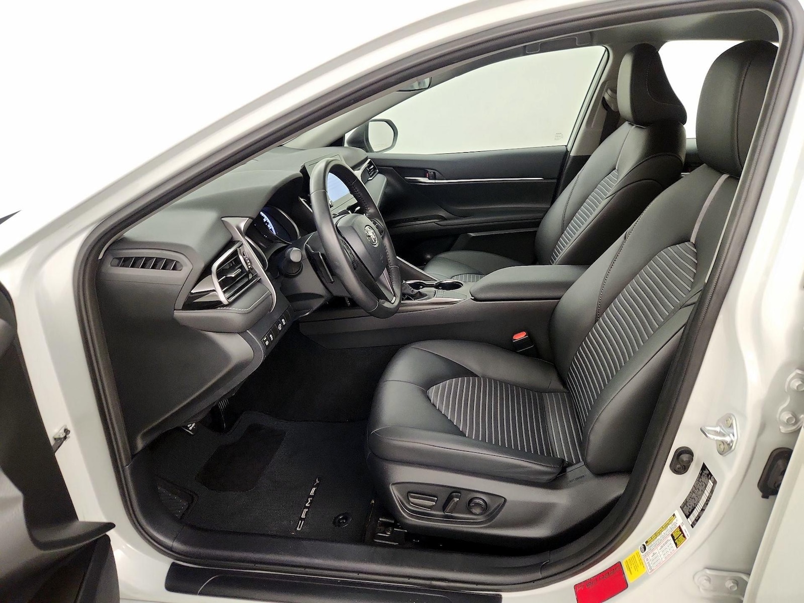 2024 Toyota Camry SE - Photo 12