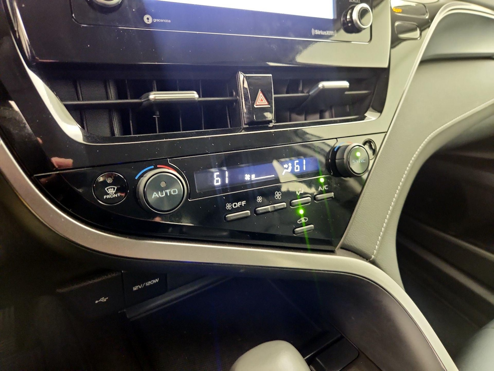 2024 Toyota Camry SE - Photo 17