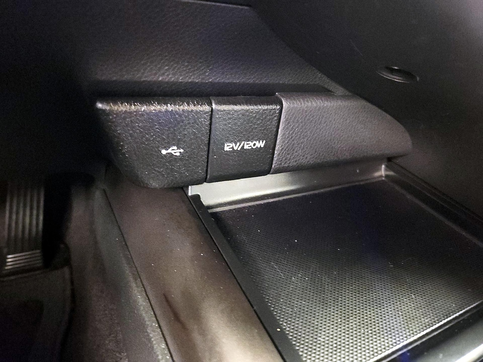 2024 Toyota Camry SE - Photo 19