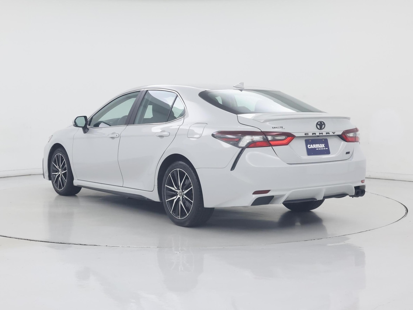 2024 Toyota Camry SE - Photo 3