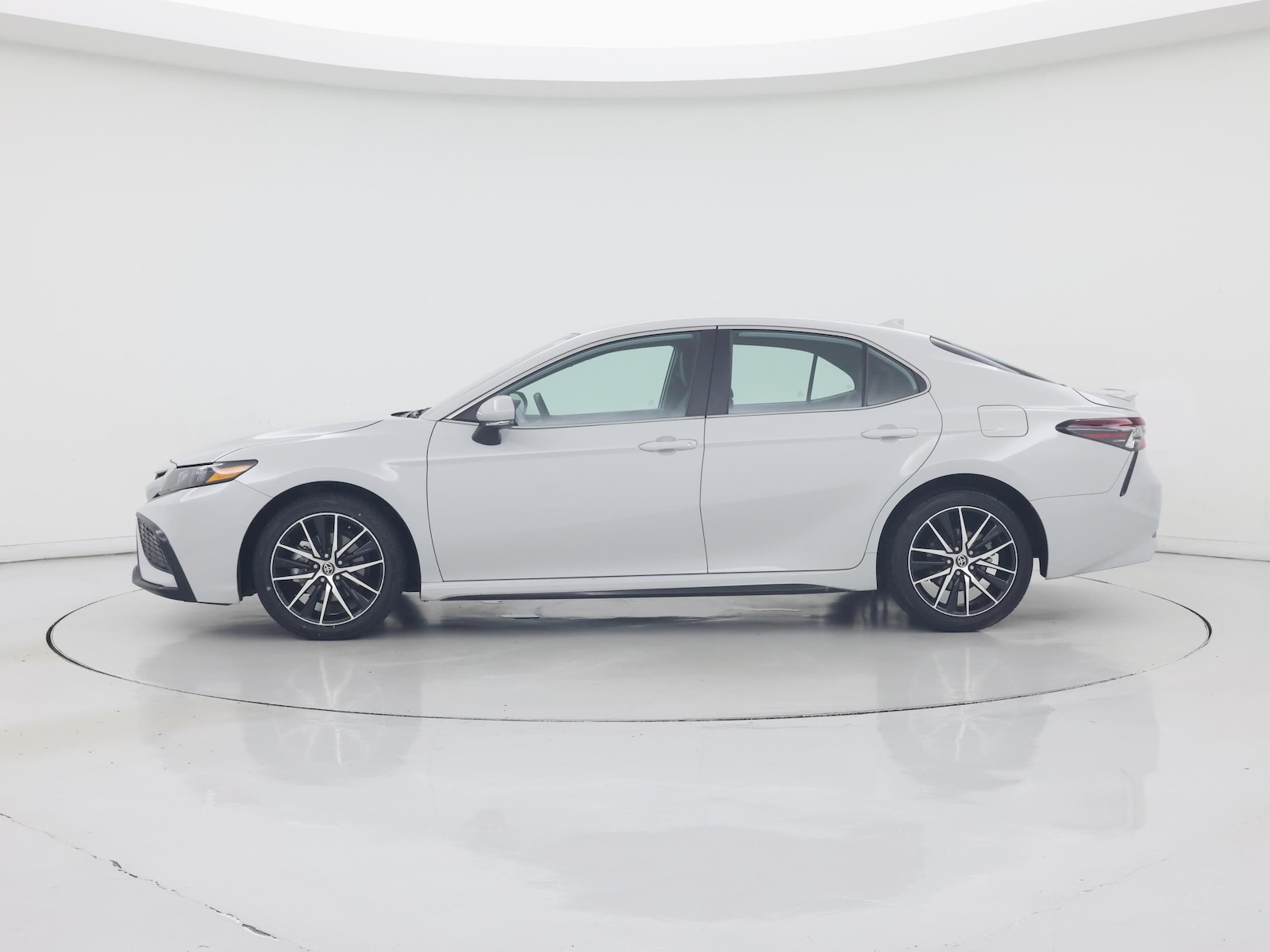 2024 Toyota Camry SE - Photo 4