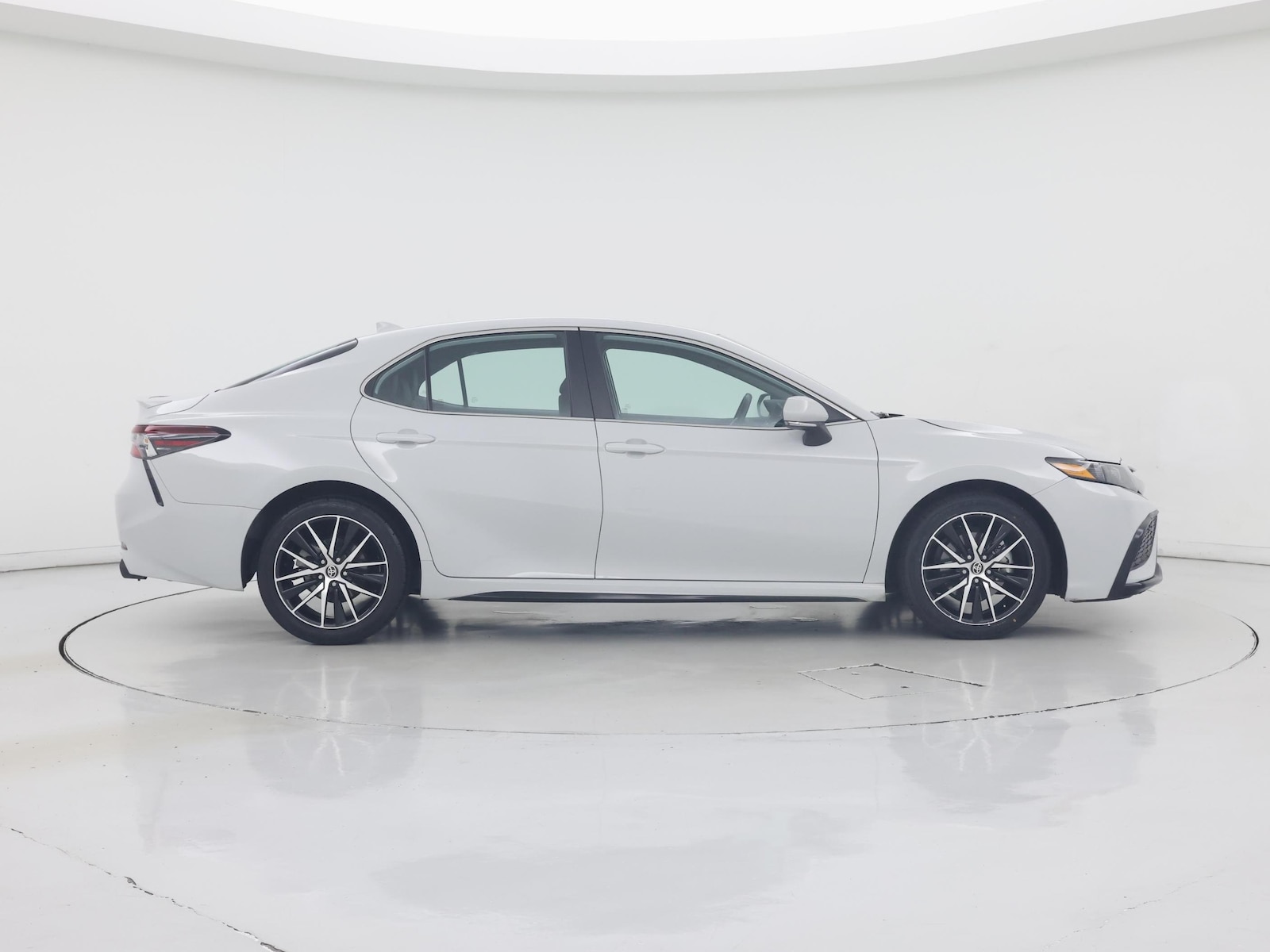 2024 Toyota Camry SE - Photo 8