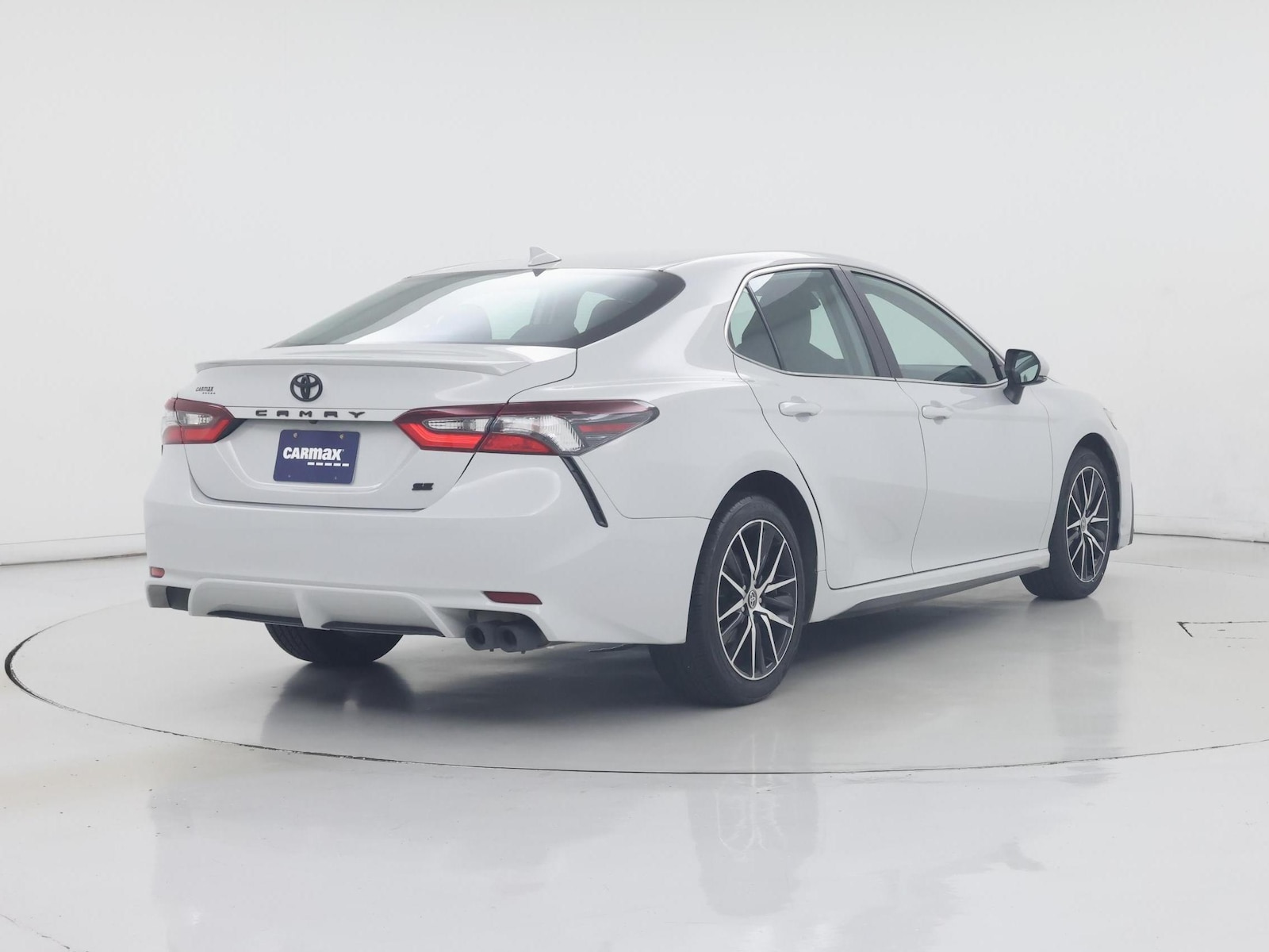 2024 Toyota Camry SE - Photo 9