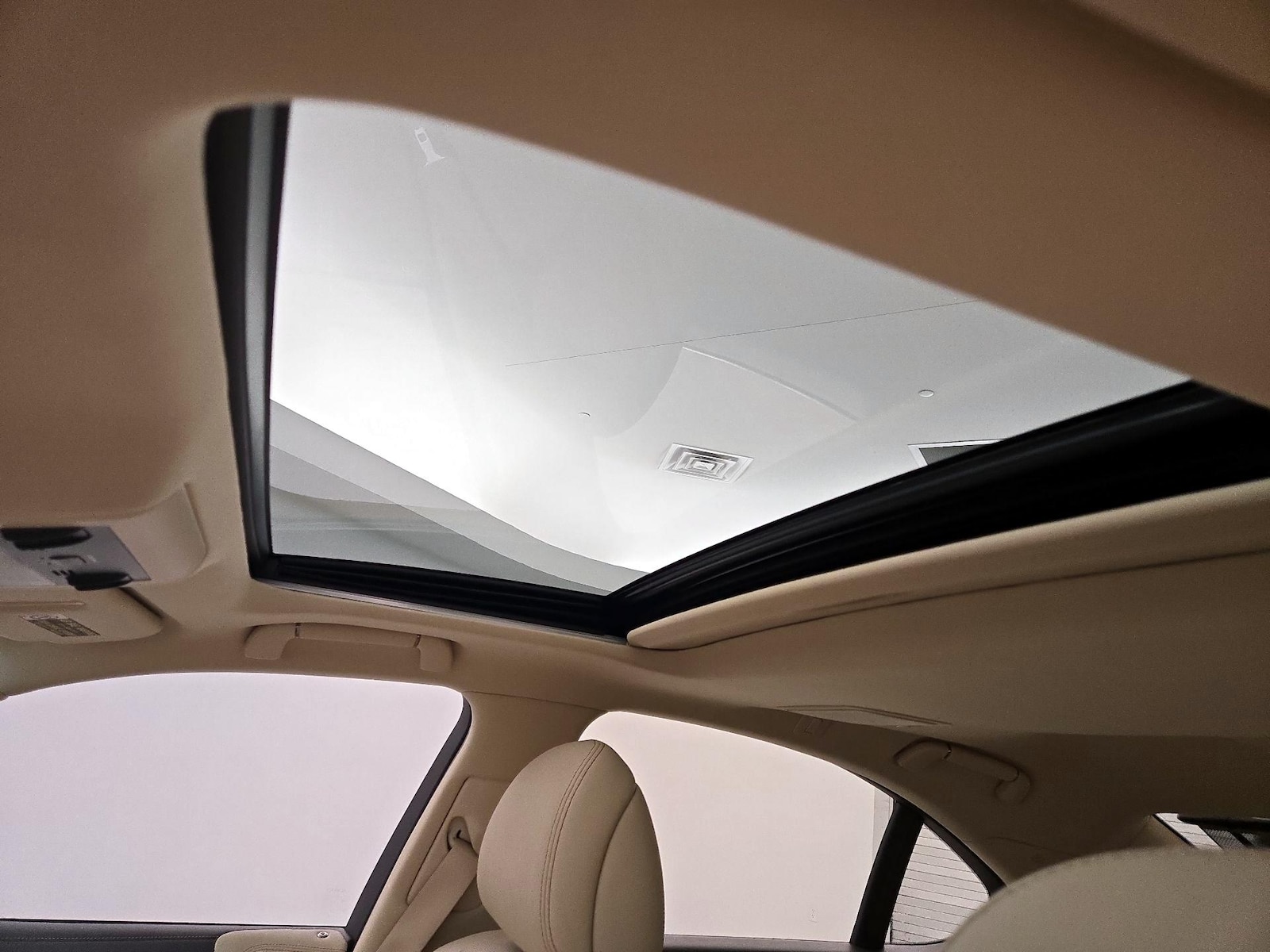 Sunroof(s) & Overhead Airbags