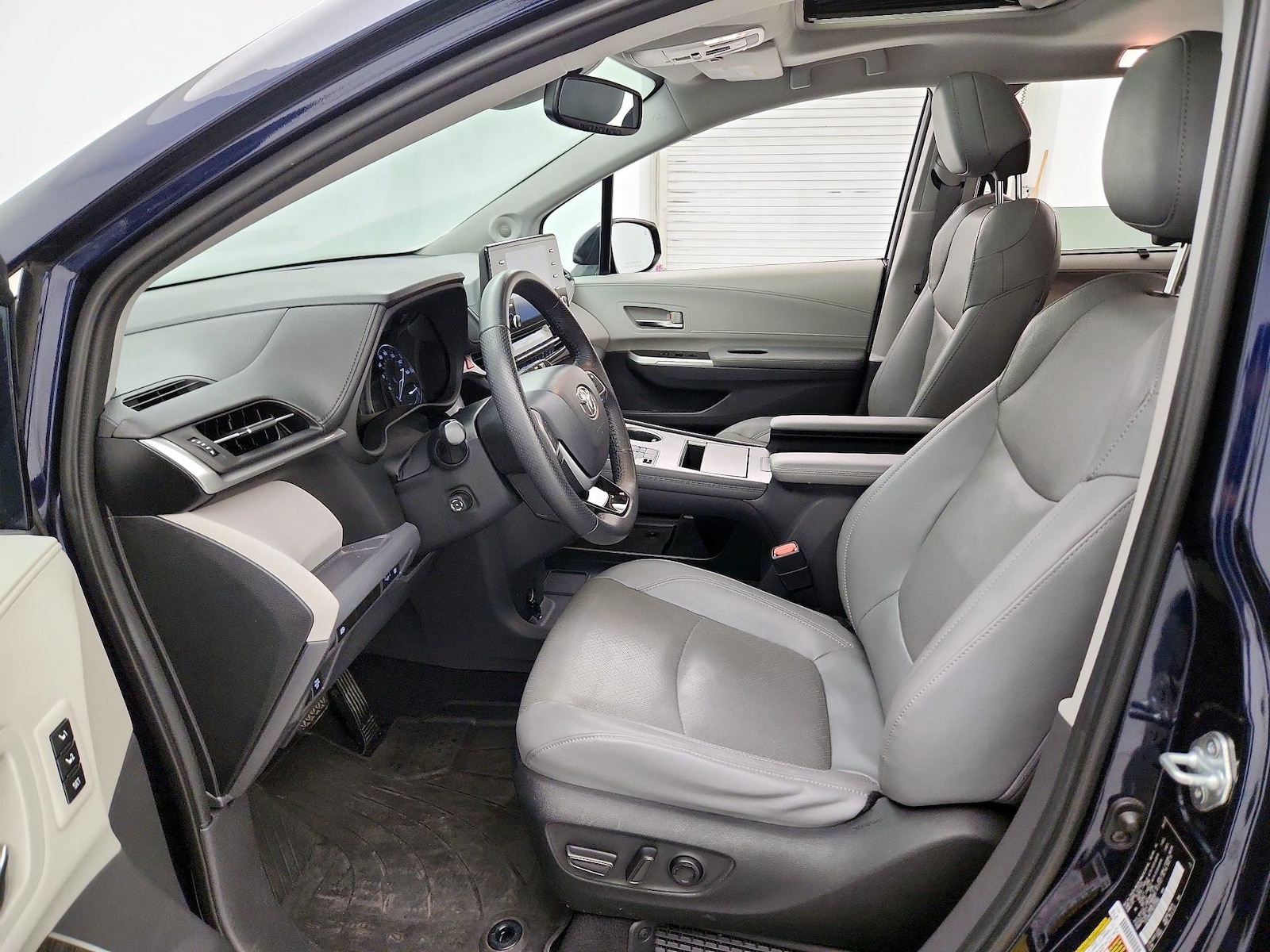2022 Toyota Sienna Limited - Photo 12