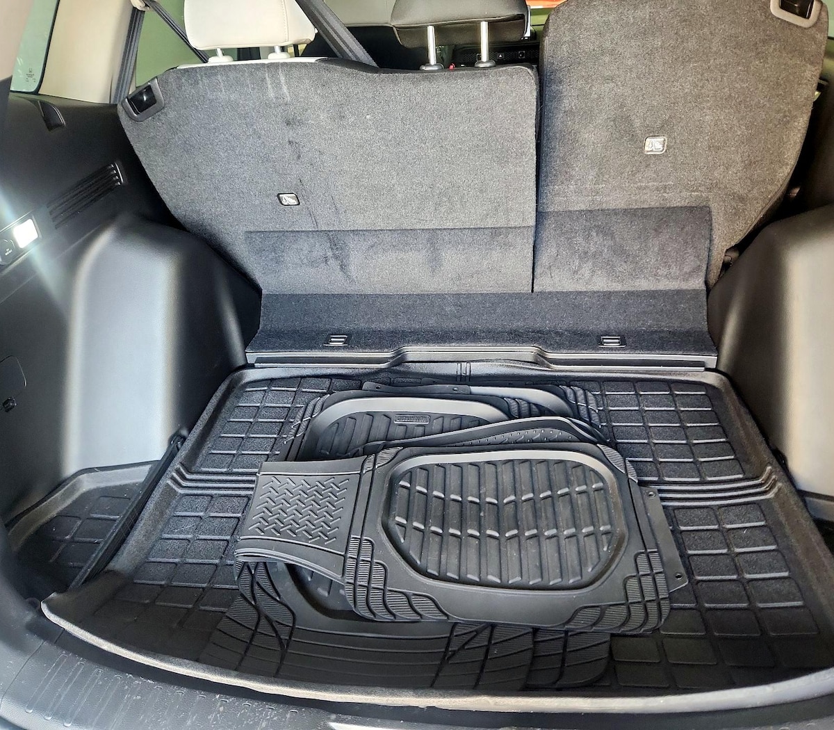 Trunk/Cargo (Seats Up)