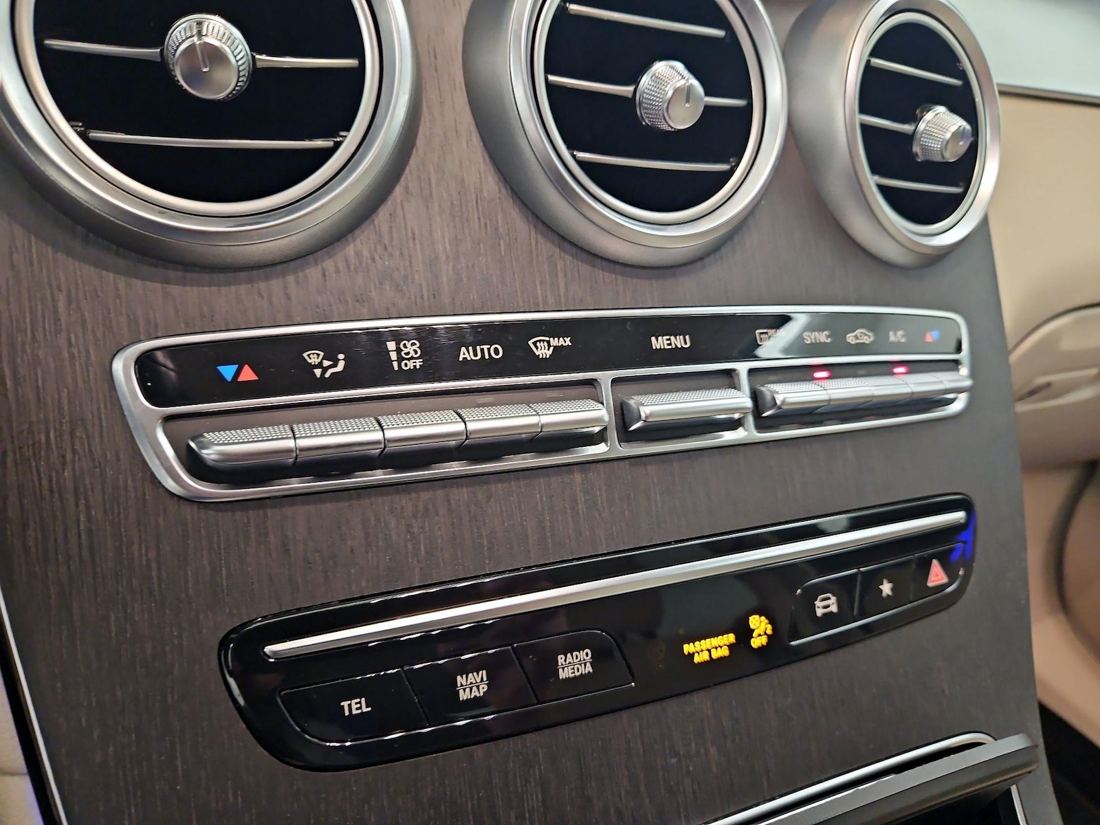 2020 Mercedes-Benz GLC GLC300 - Photo 17