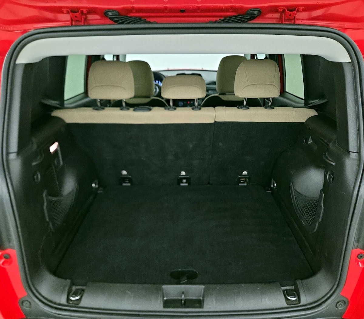 Trunk/Cargo (Seats Up)