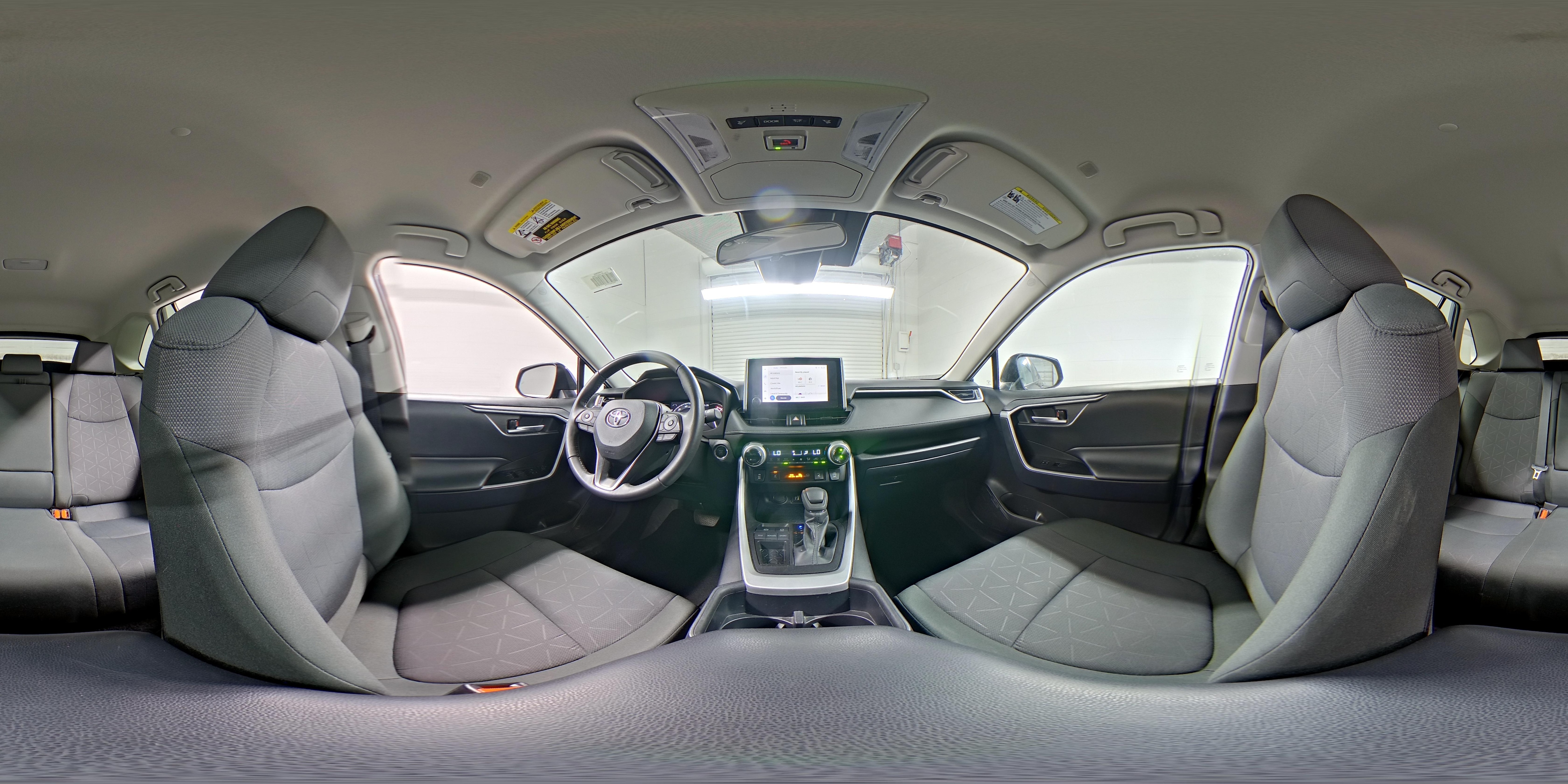 2025 Toyota RAV4 XLE - Photo 24