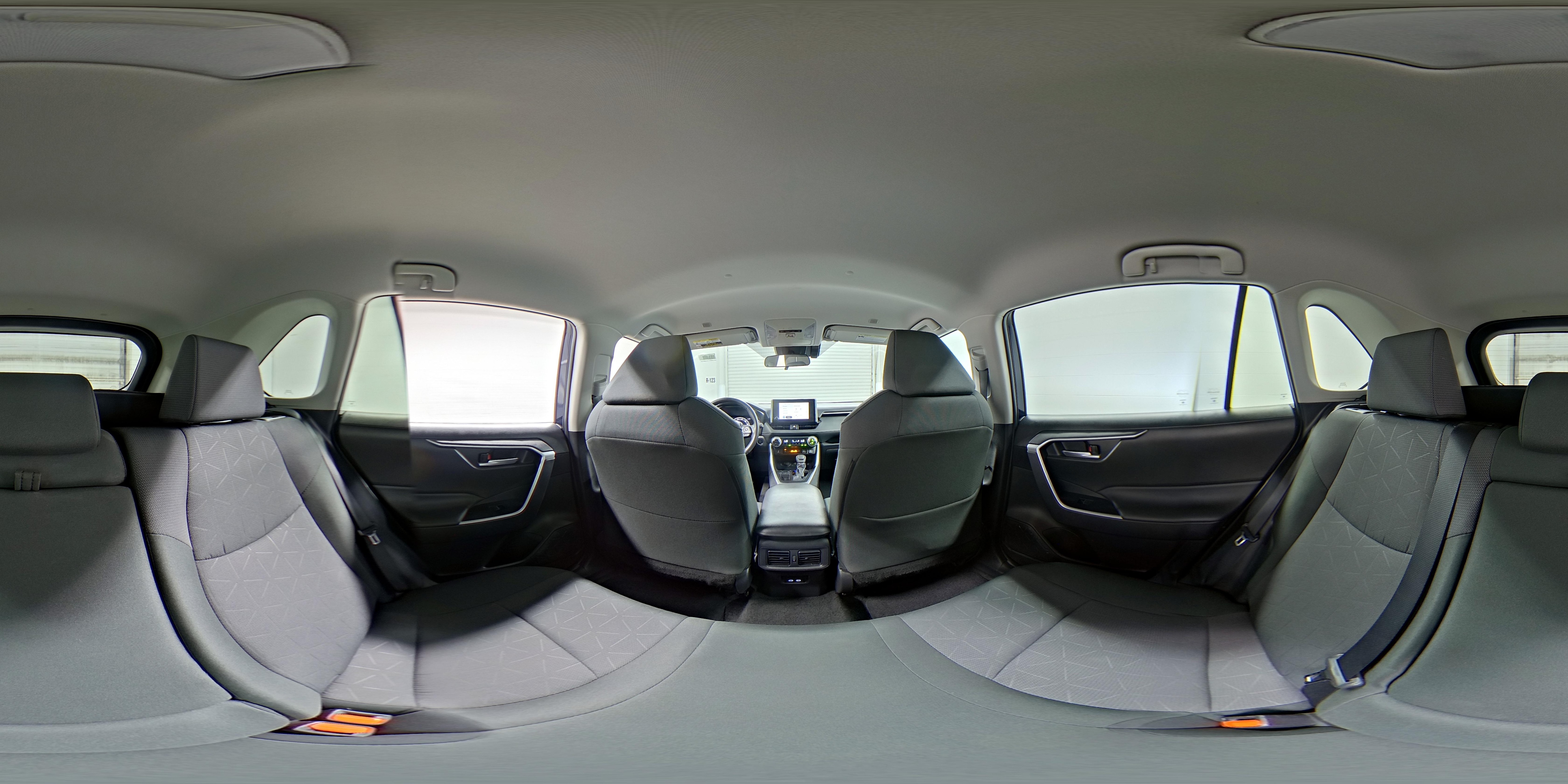 2025 Toyota RAV4 XLE - Photo 25