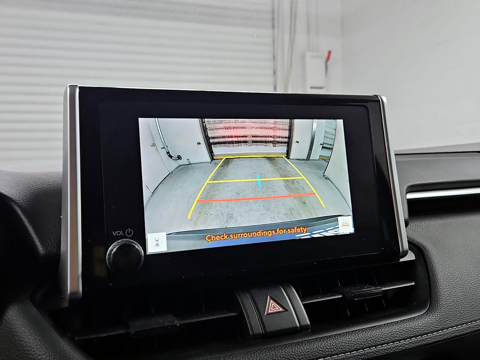 2025 Toyota RAV4 XLE - Photo 15