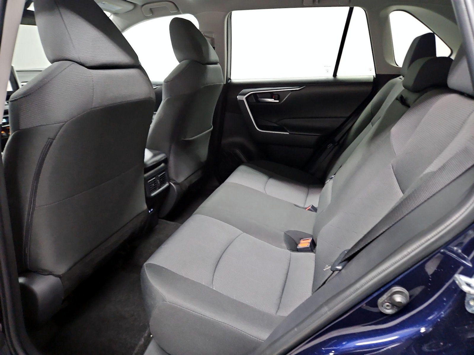 2025 Toyota RAV4 XLE - Photo 20