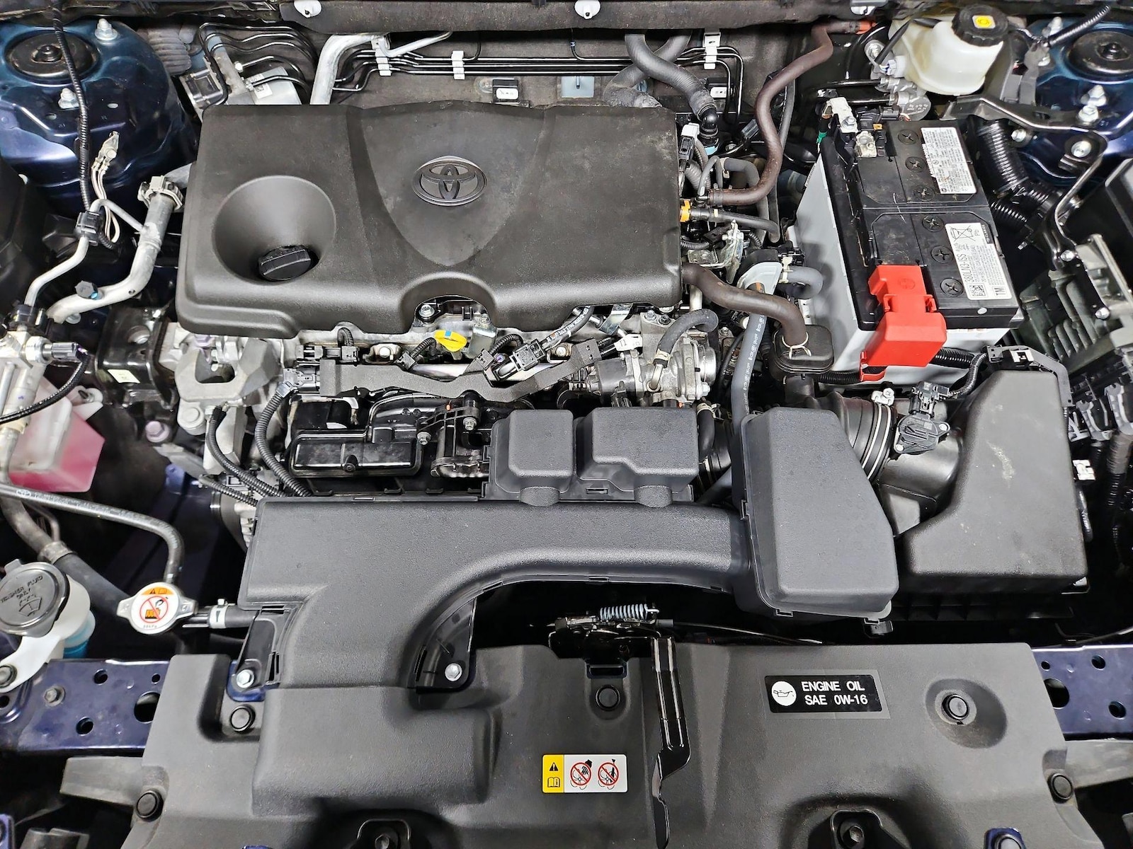 2025 Toyota RAV4 XLE - Photo 22