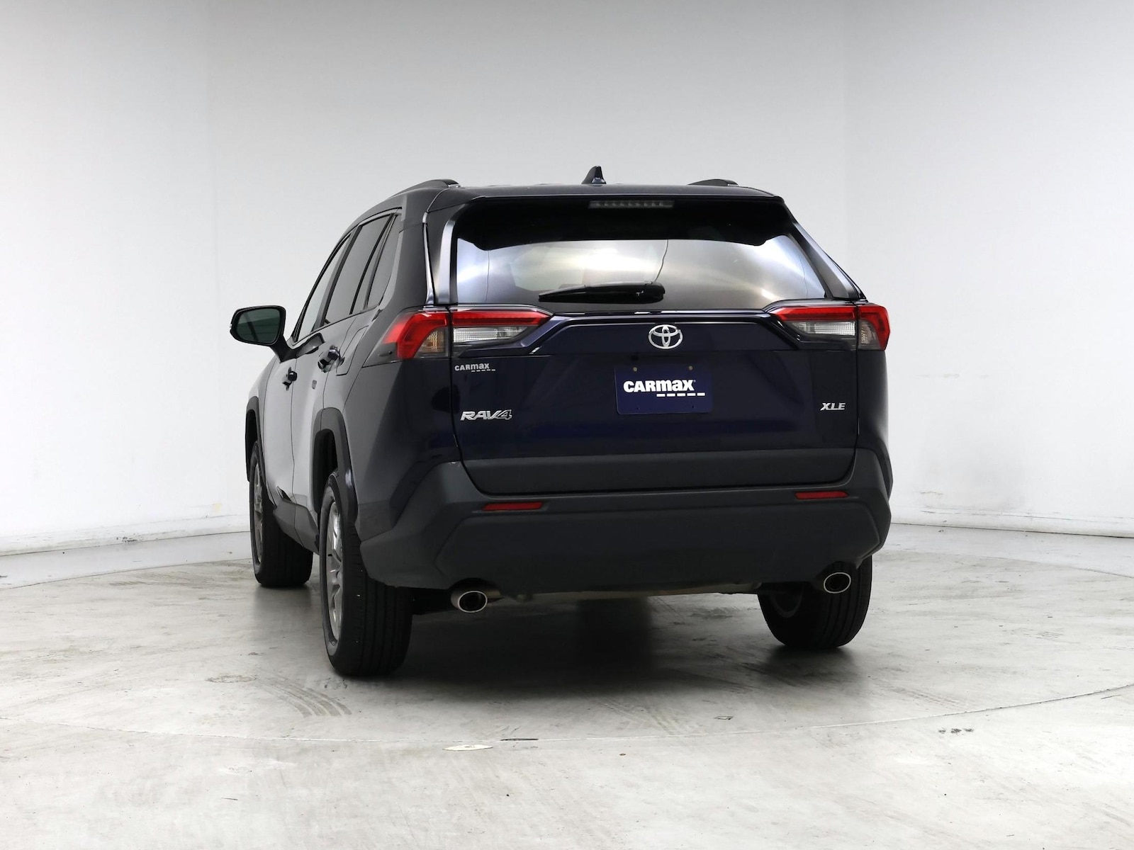 2025 Toyota RAV4 XLE - Photo 7