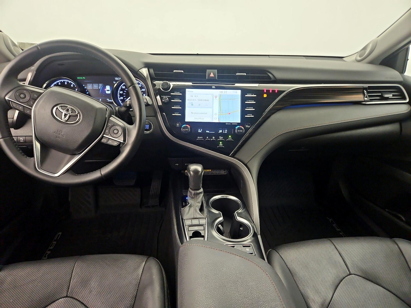 2020 Toyota Camry XLE - Photo 10