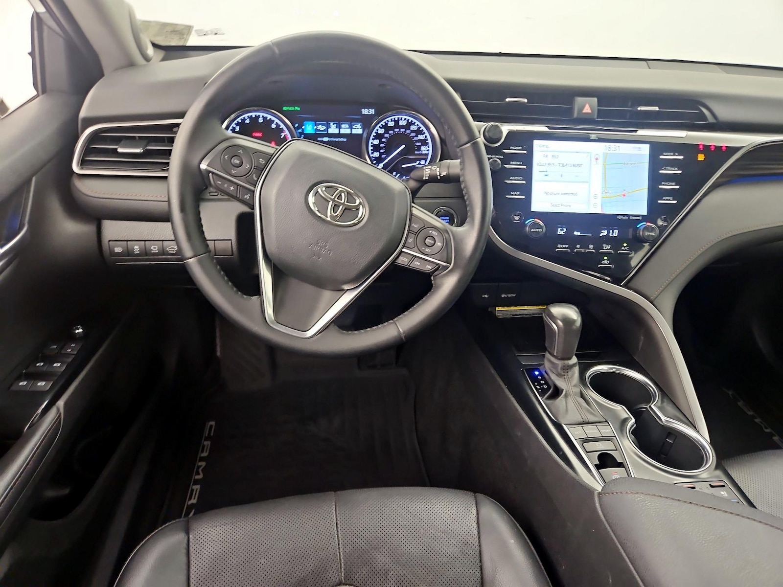 2020 Toyota Camry XLE - Photo 11