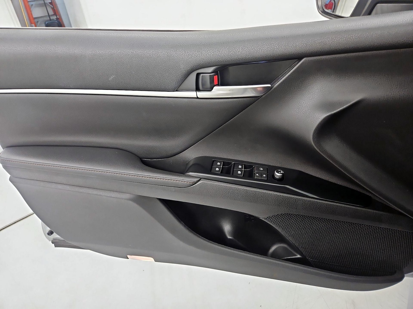 2020 Toyota Camry XLE - Photo 13