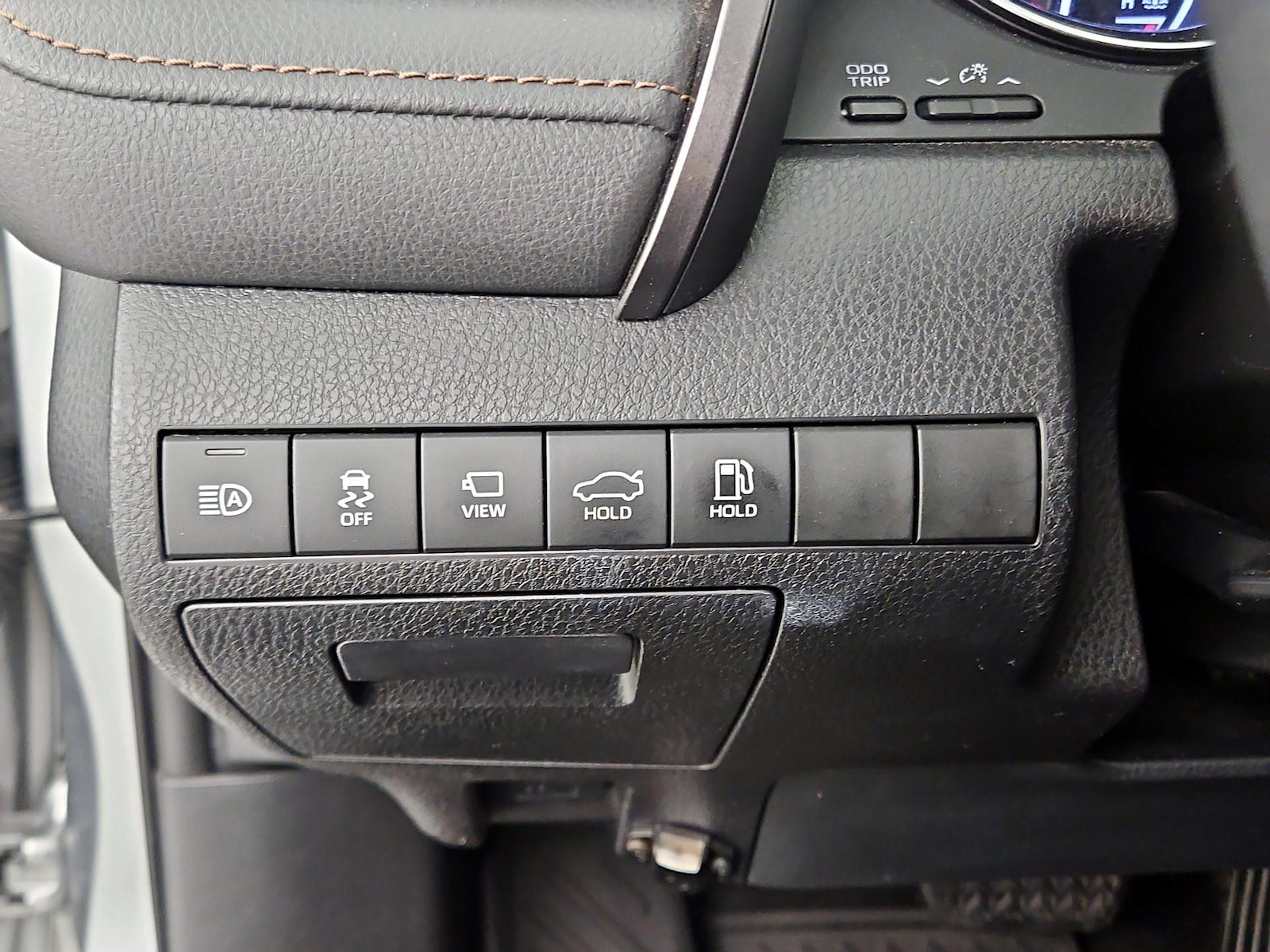 2020 Toyota Camry XLE - Photo 14