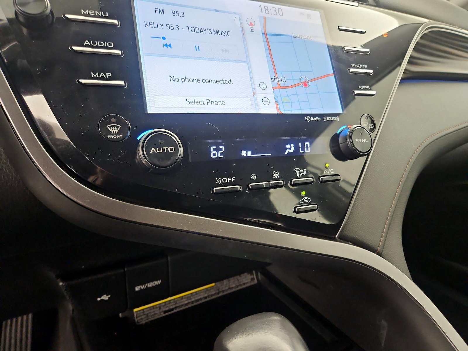 2020 Toyota Camry XLE - Photo 17