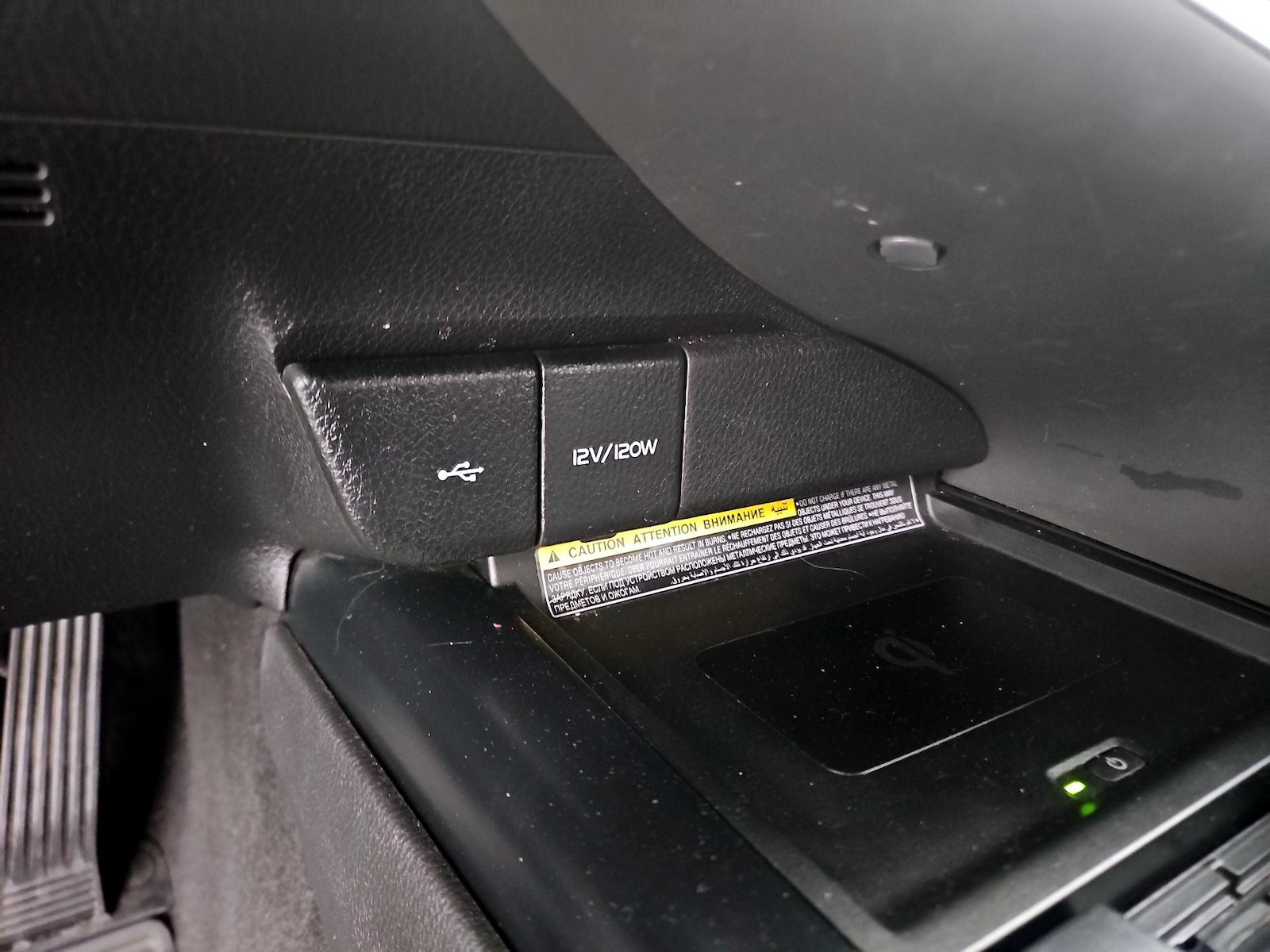 2020 Toyota Camry XLE - Photo 19
