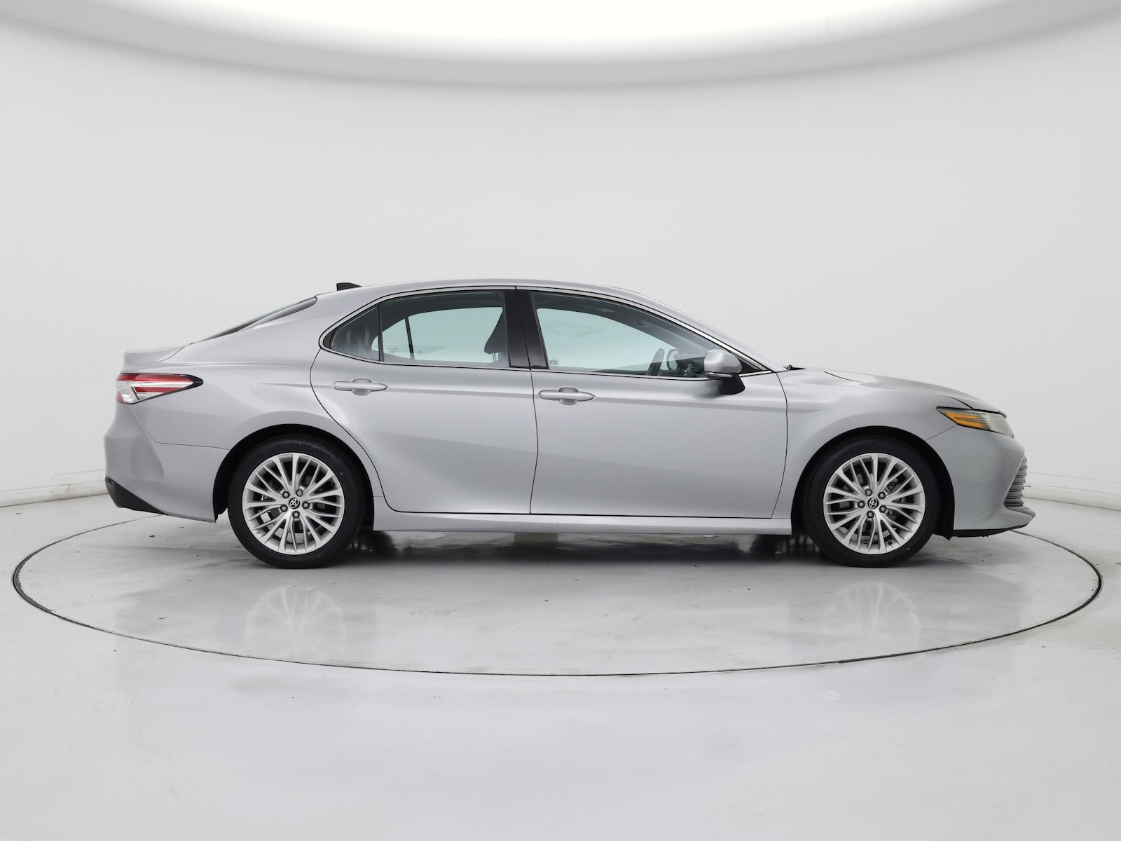2020 Toyota Camry XLE - Photo 8