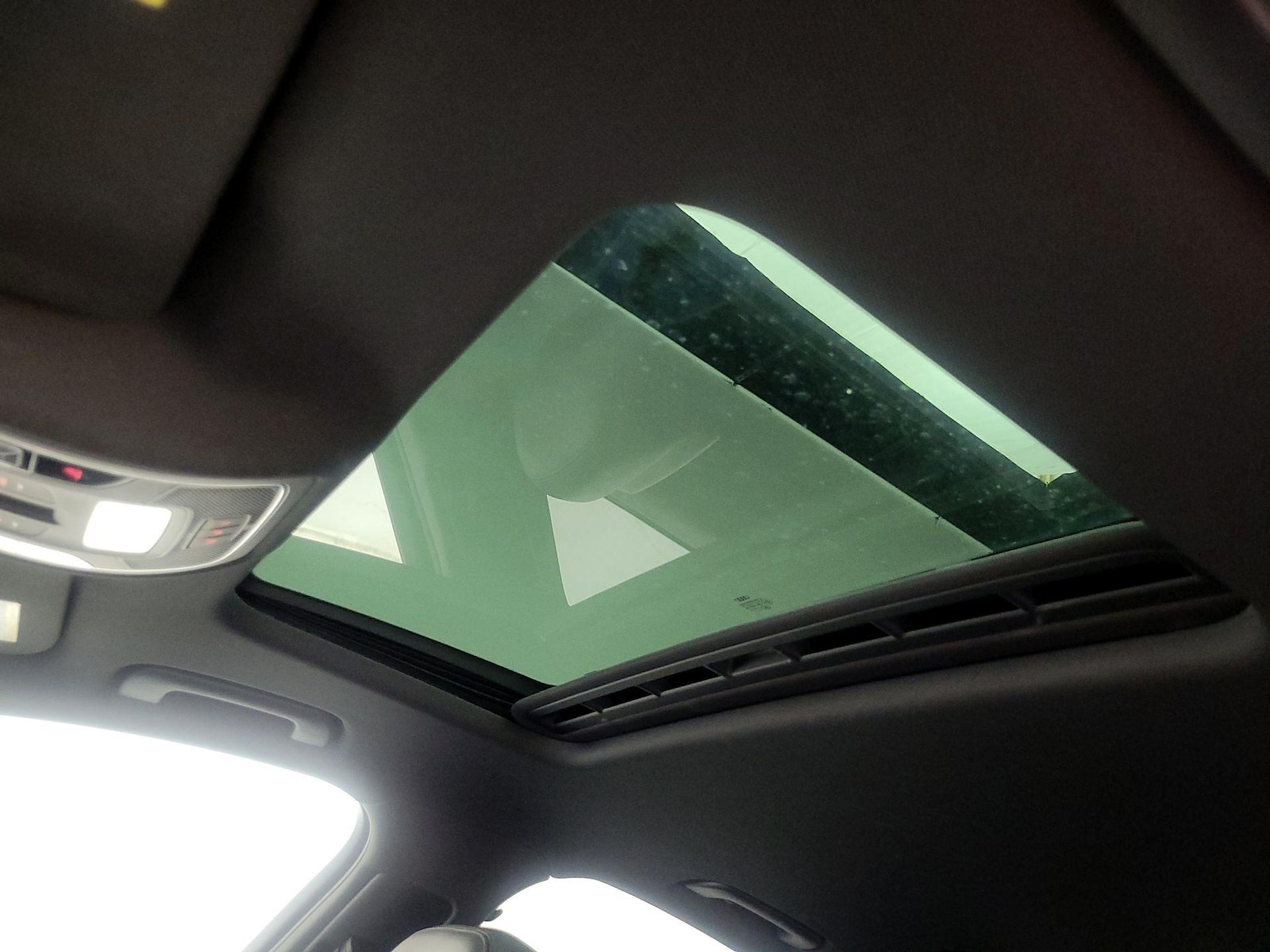 Sunroof(s) & Overhead Airbags