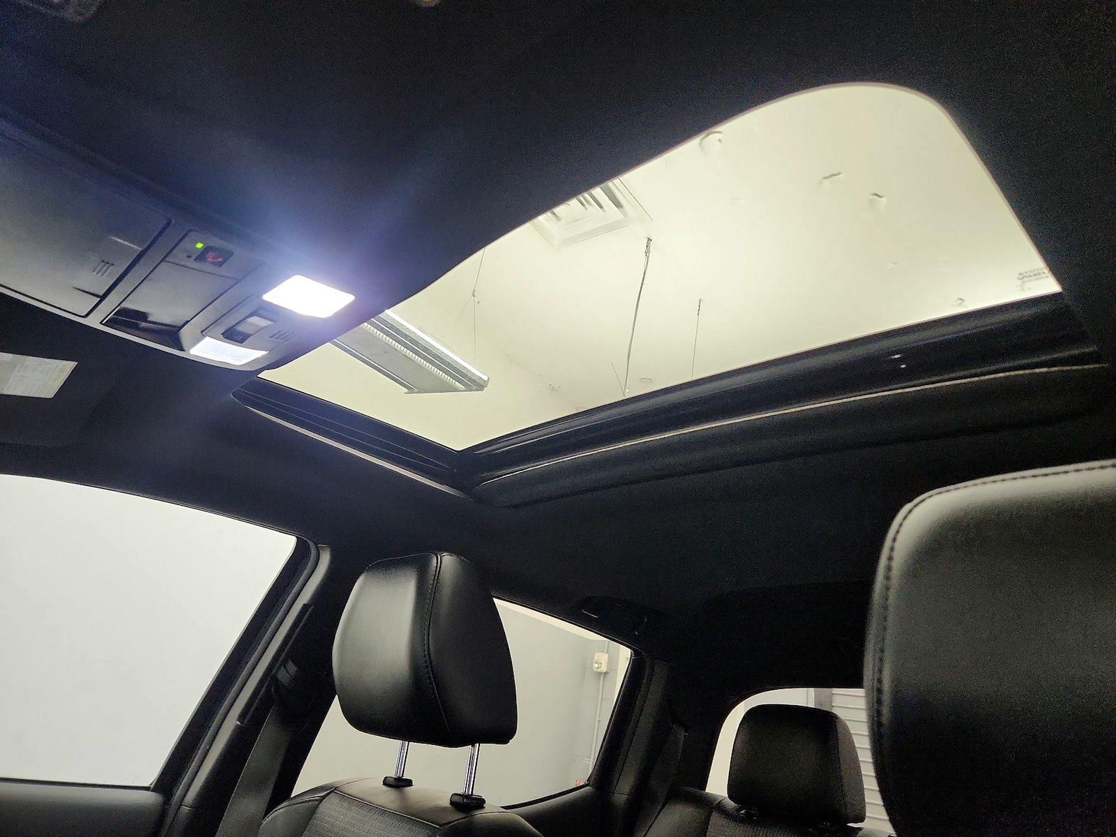 Sunroof(s) & Overhead Airbags