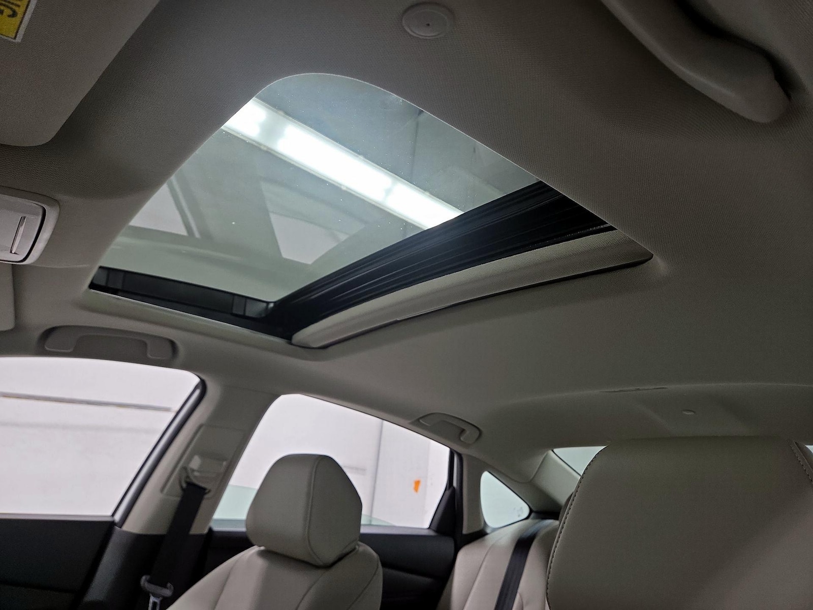 Sunroof(s) & Overhead Airbags