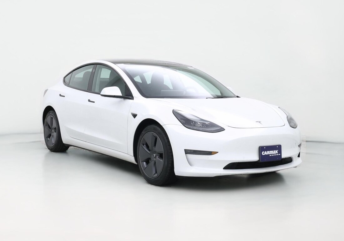 2022 Tesla Model 3 Long Range All-Wheel Drive in White — CarMax photo