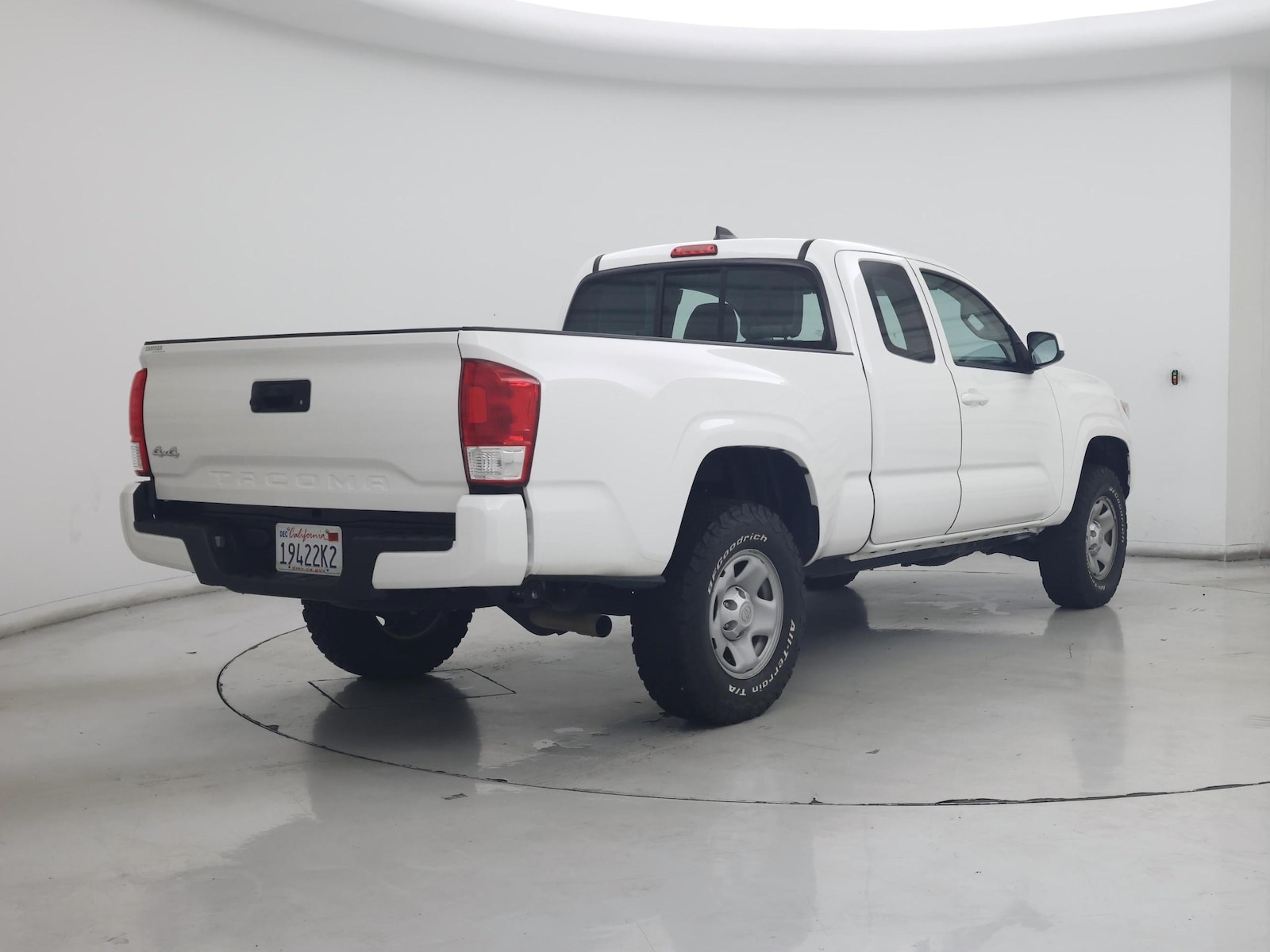 2017 Toyota Tacoma SR - Photo 9