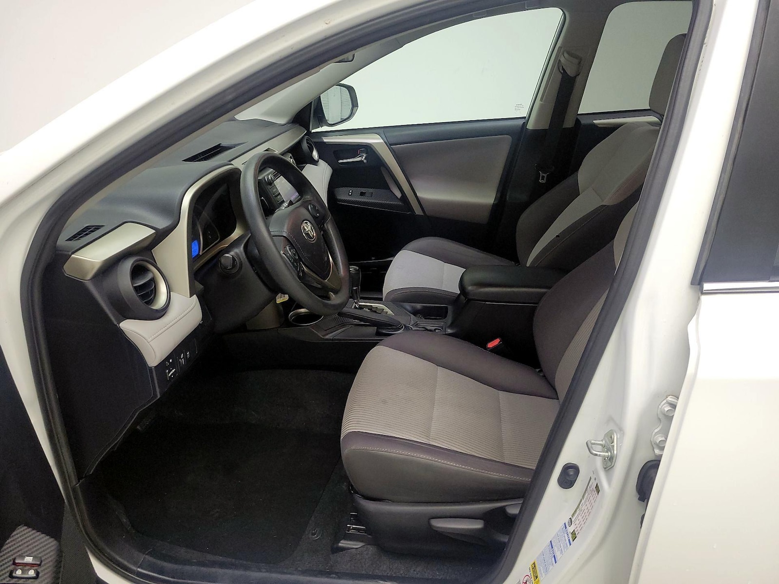 2015 Toyota RAV4 XLE - Photo 12