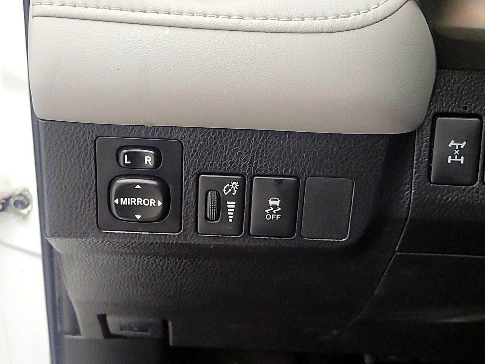 2015 Toyota RAV4 XLE - Photo 14