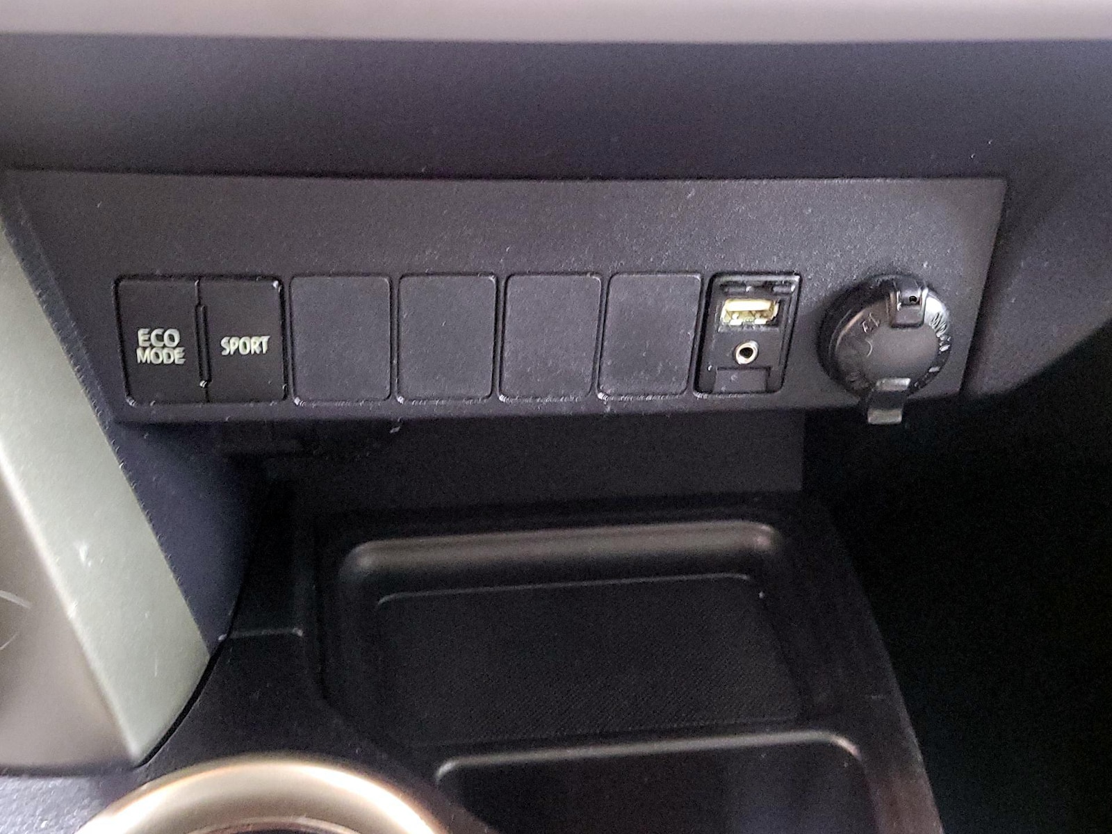 2015 Toyota RAV4 XLE - Photo 19