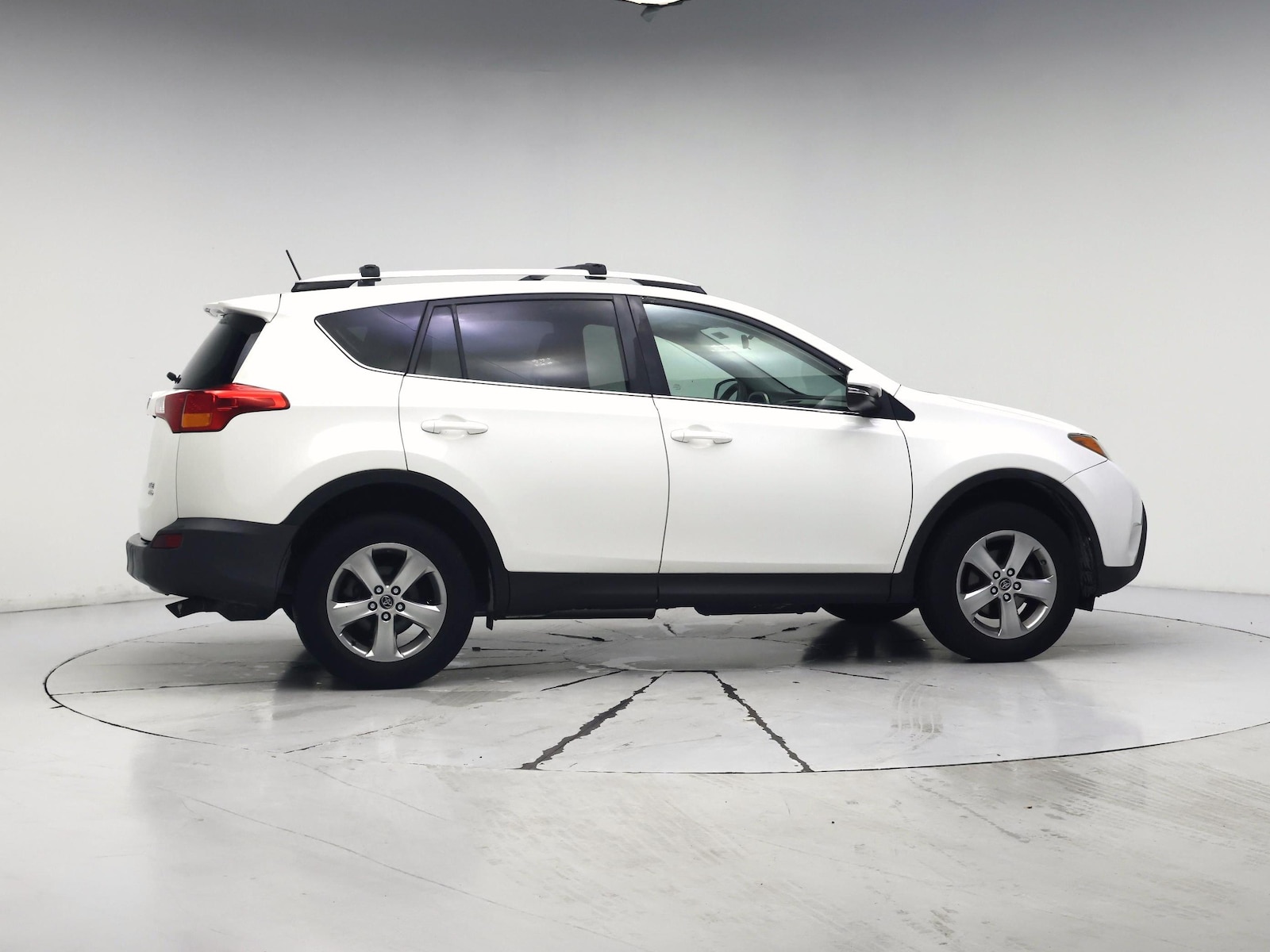 2015 Toyota RAV4 XLE - Photo 8