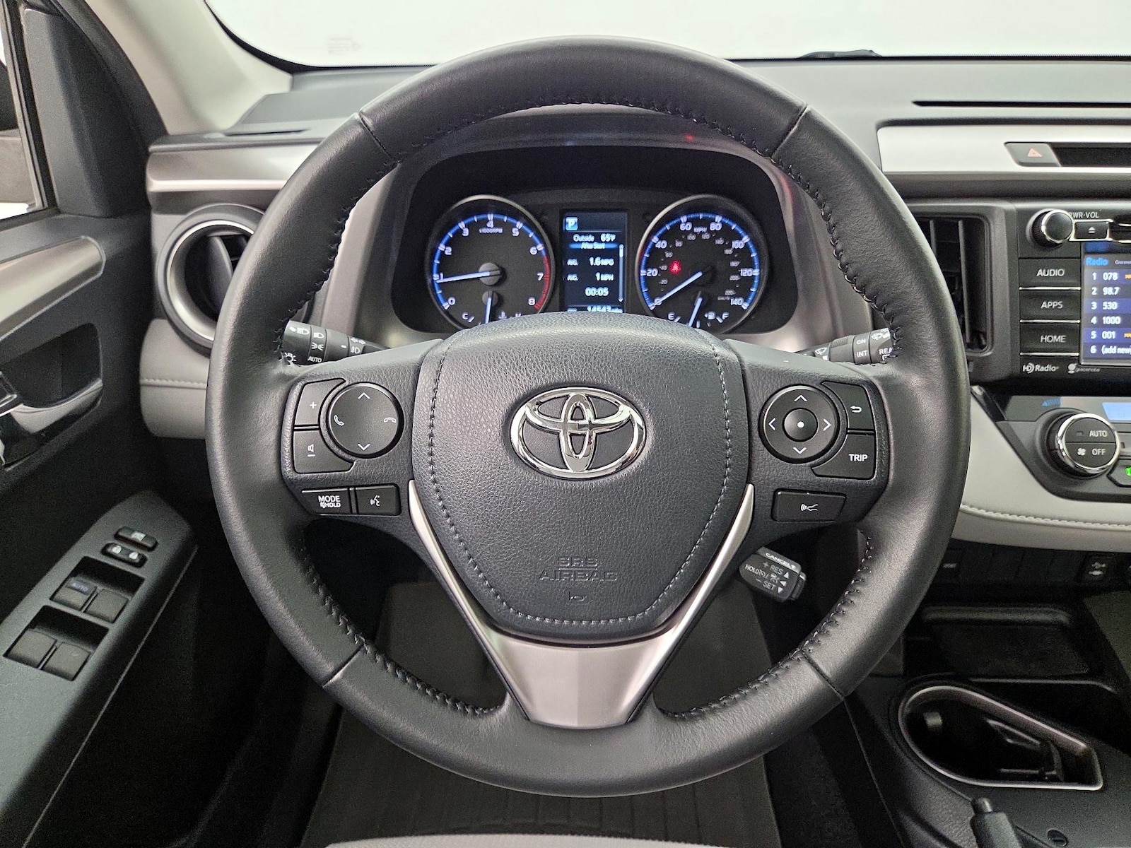 2018 Toyota RAV4 XLE - Photo 11