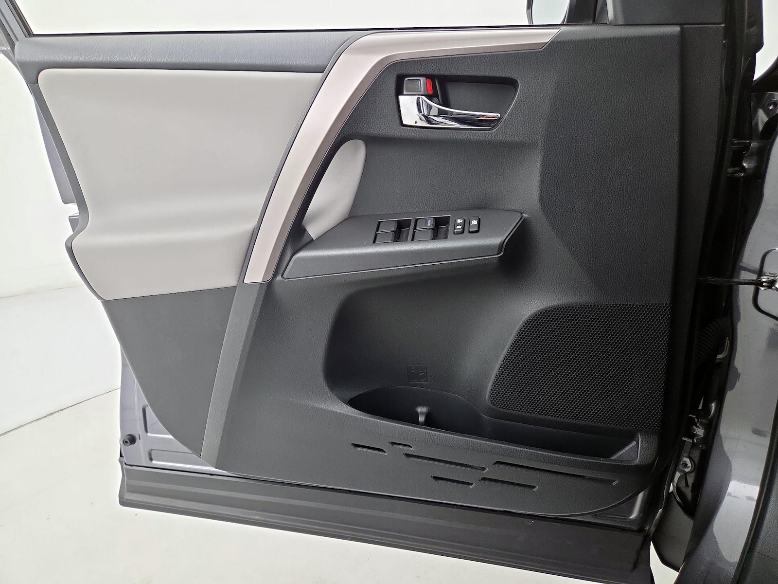 2018 Toyota RAV4 XLE - Photo 13