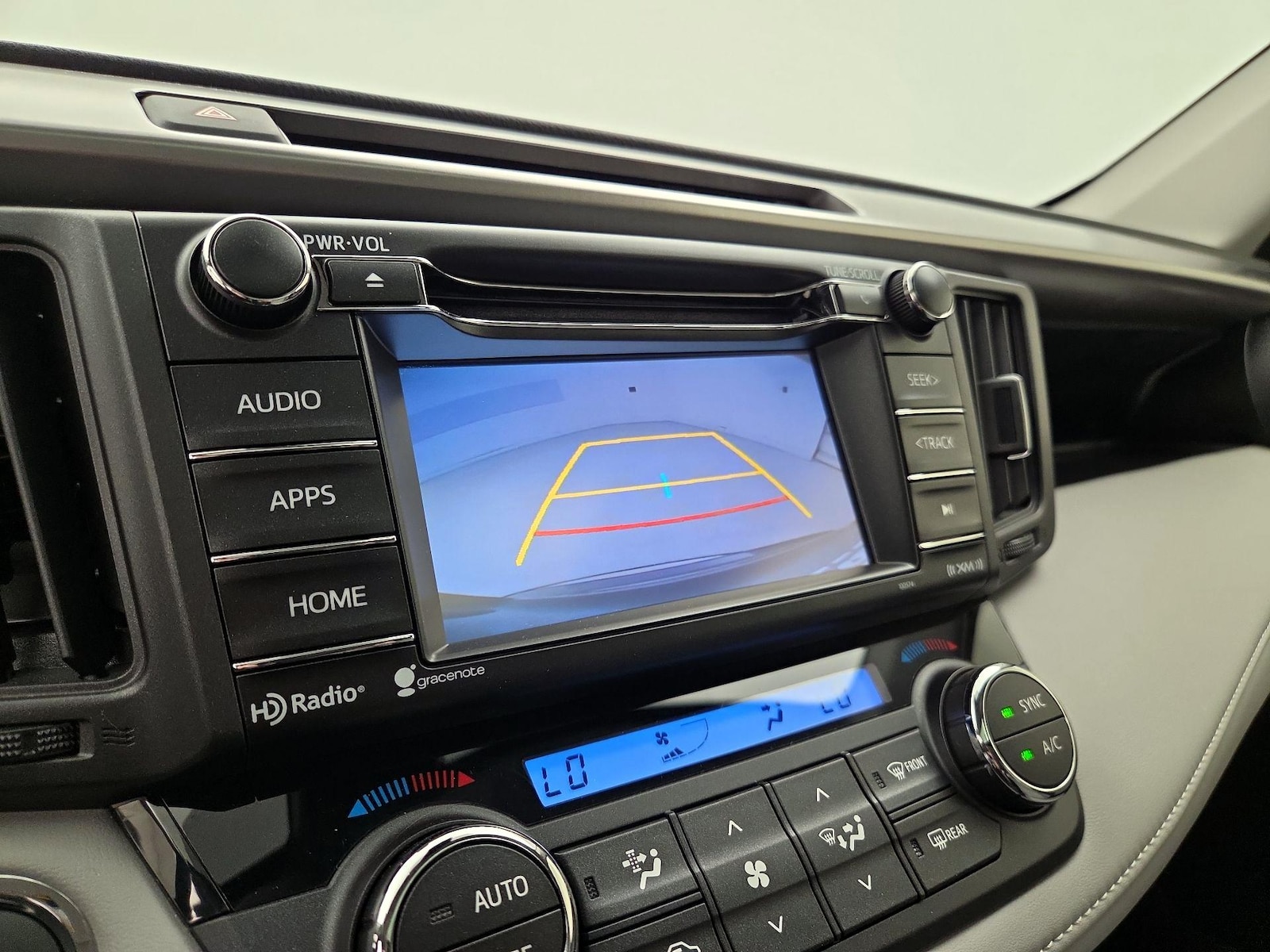 2018 Toyota RAV4 XLE - Photo 15