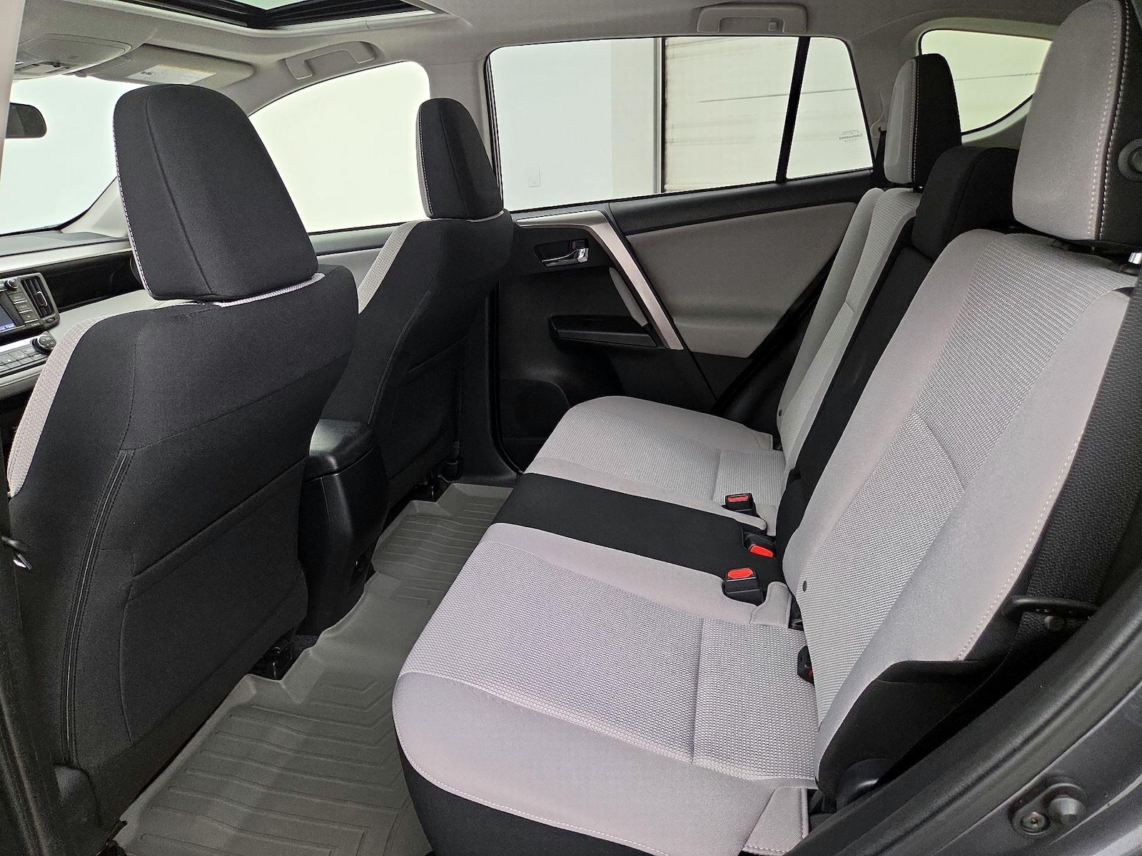 2018 Toyota RAV4 XLE - Photo 21