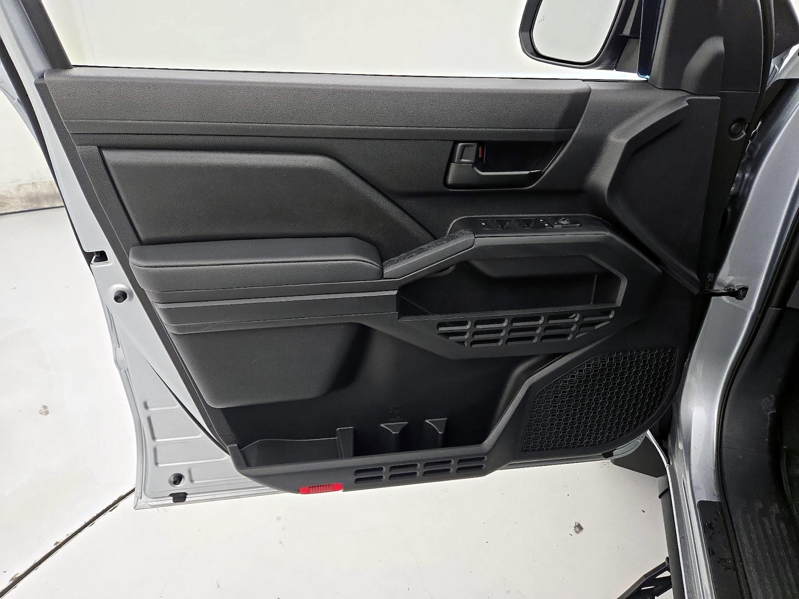 2024 Toyota Tacoma SR - Photo 13
