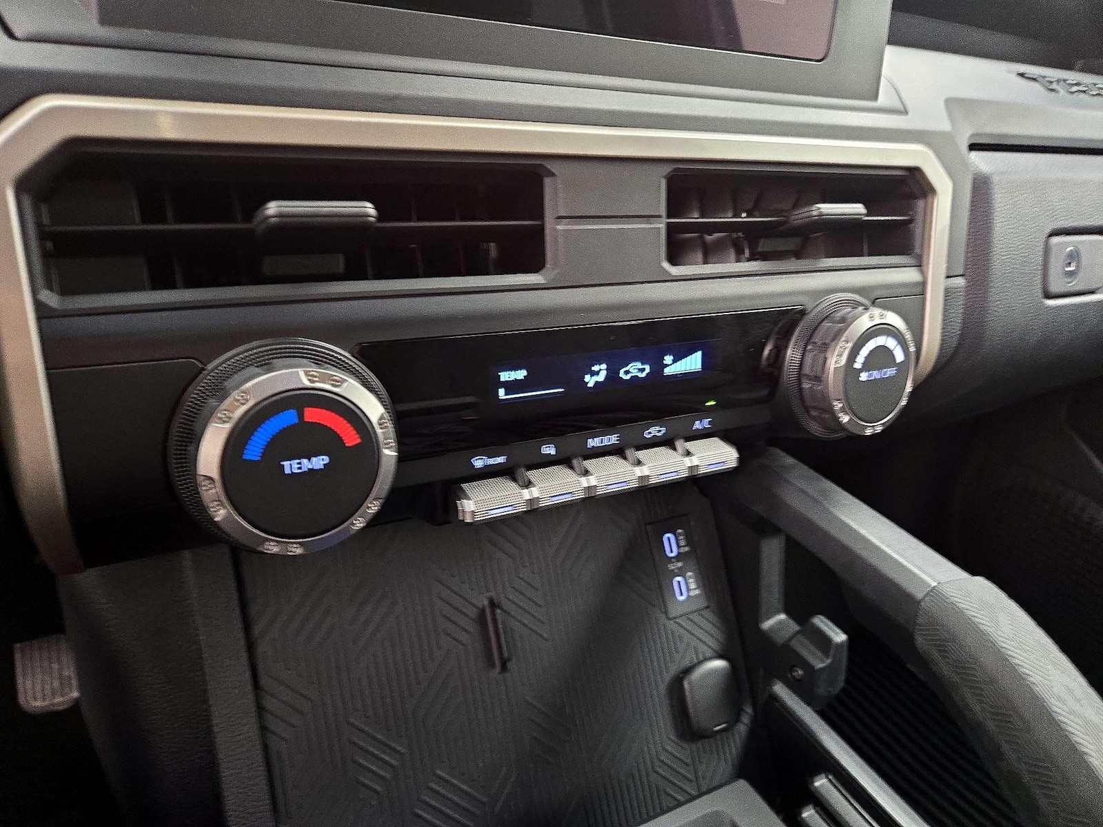 2024 Toyota Tacoma SR - Photo 17