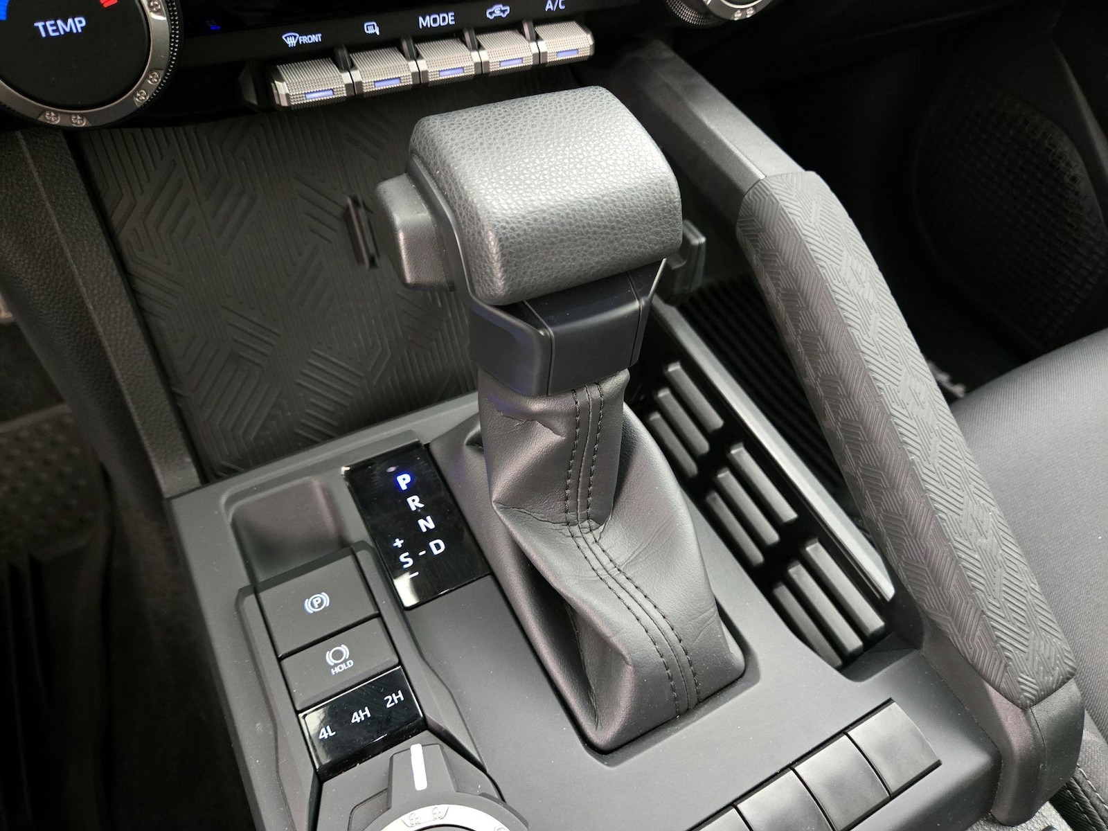 2024 Toyota Tacoma SR - Photo 18
