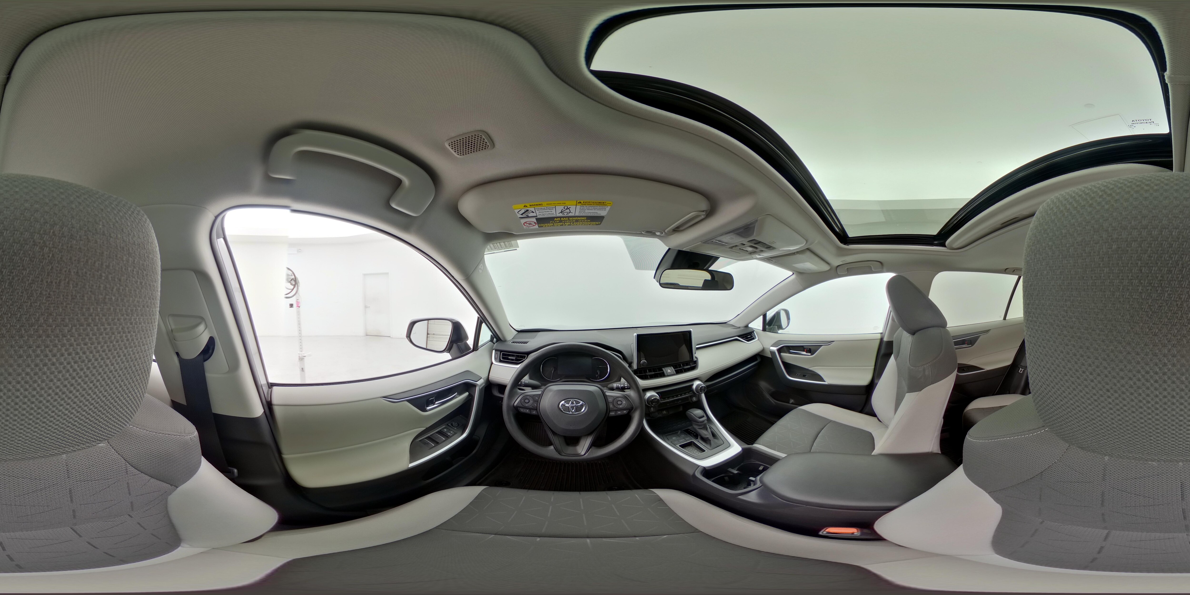2025 Toyota RAV4 XLE - Photo 27