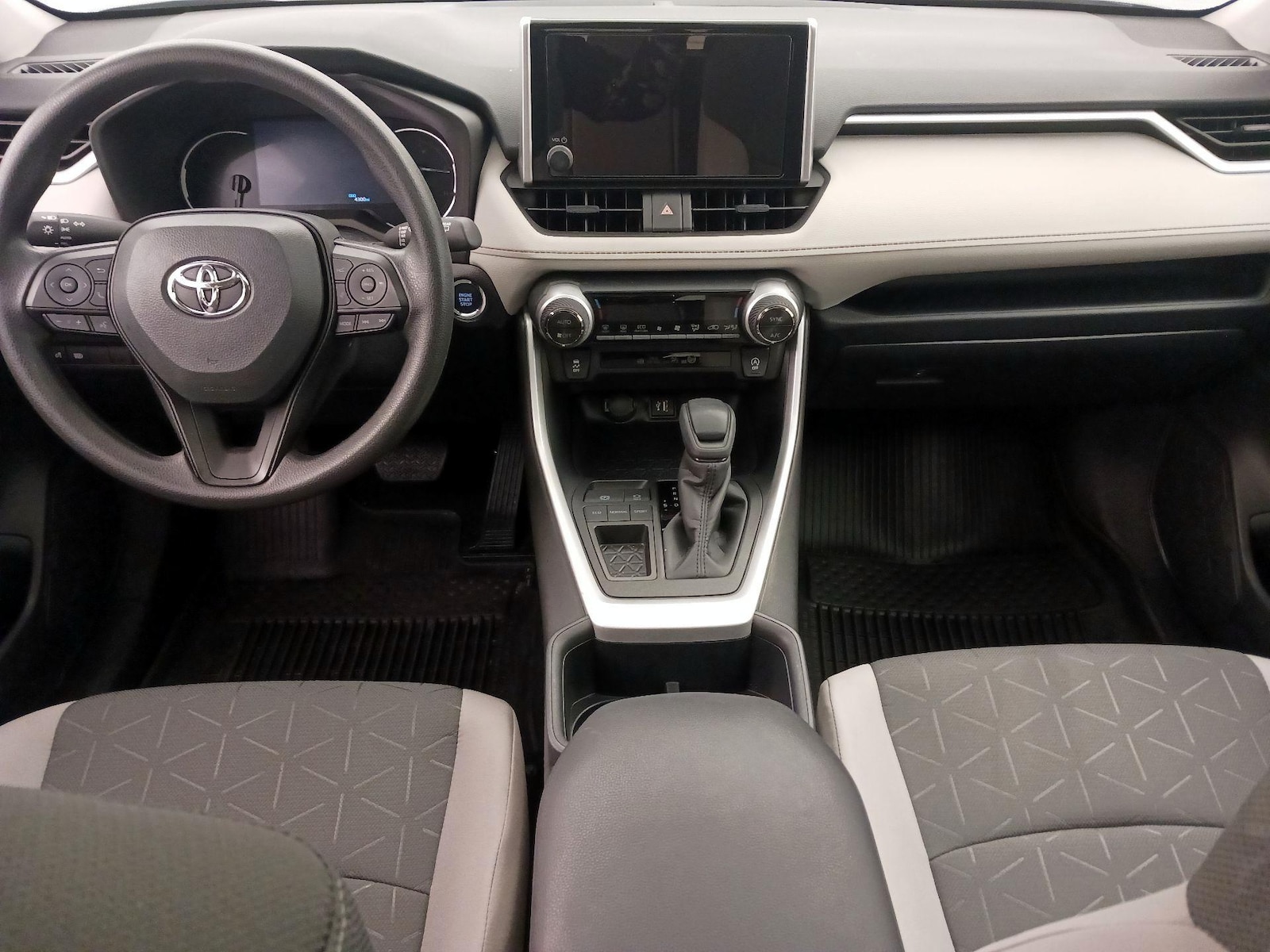 2025 Toyota RAV4 XLE - Photo 10