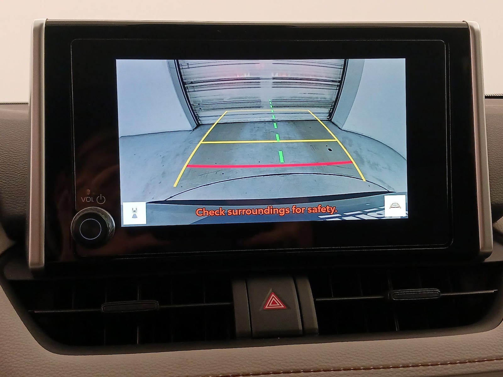 2025 Toyota RAV4 XLE - Photo 15