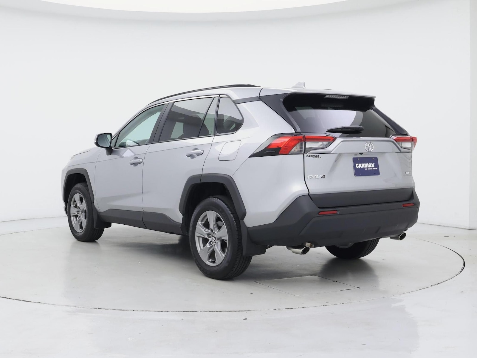 2025 Toyota RAV4 XLE - Photo 3