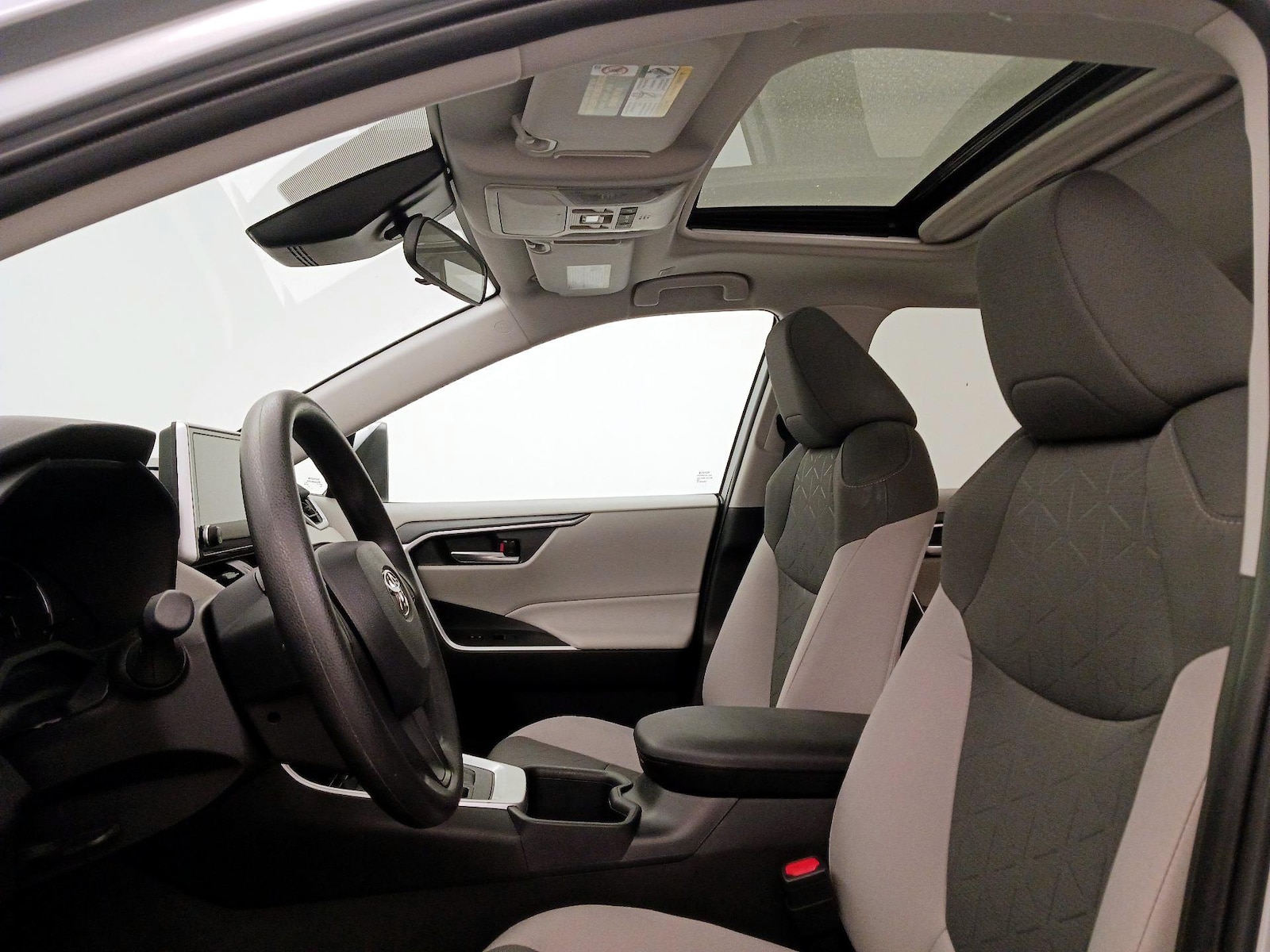 2025 Toyota RAV4 XLE - Photo 20