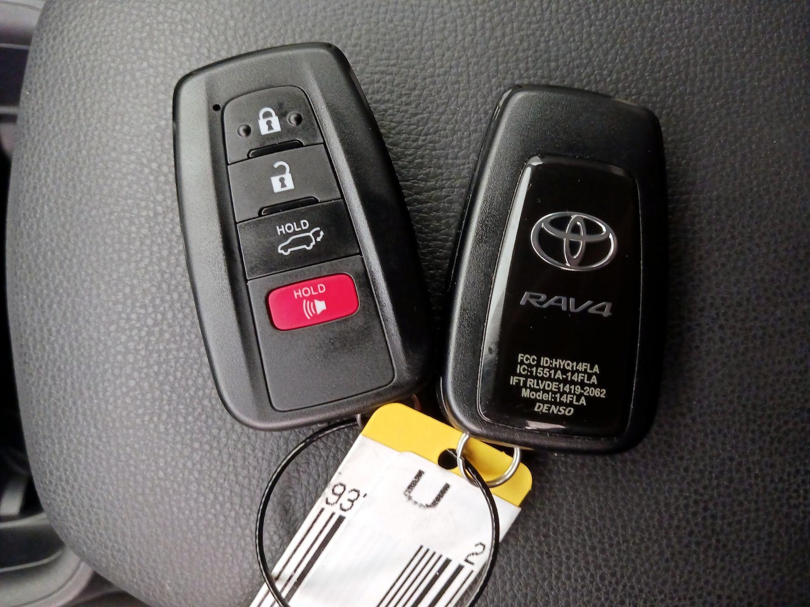 2025 Toyota RAV4 XLE - Photo 24